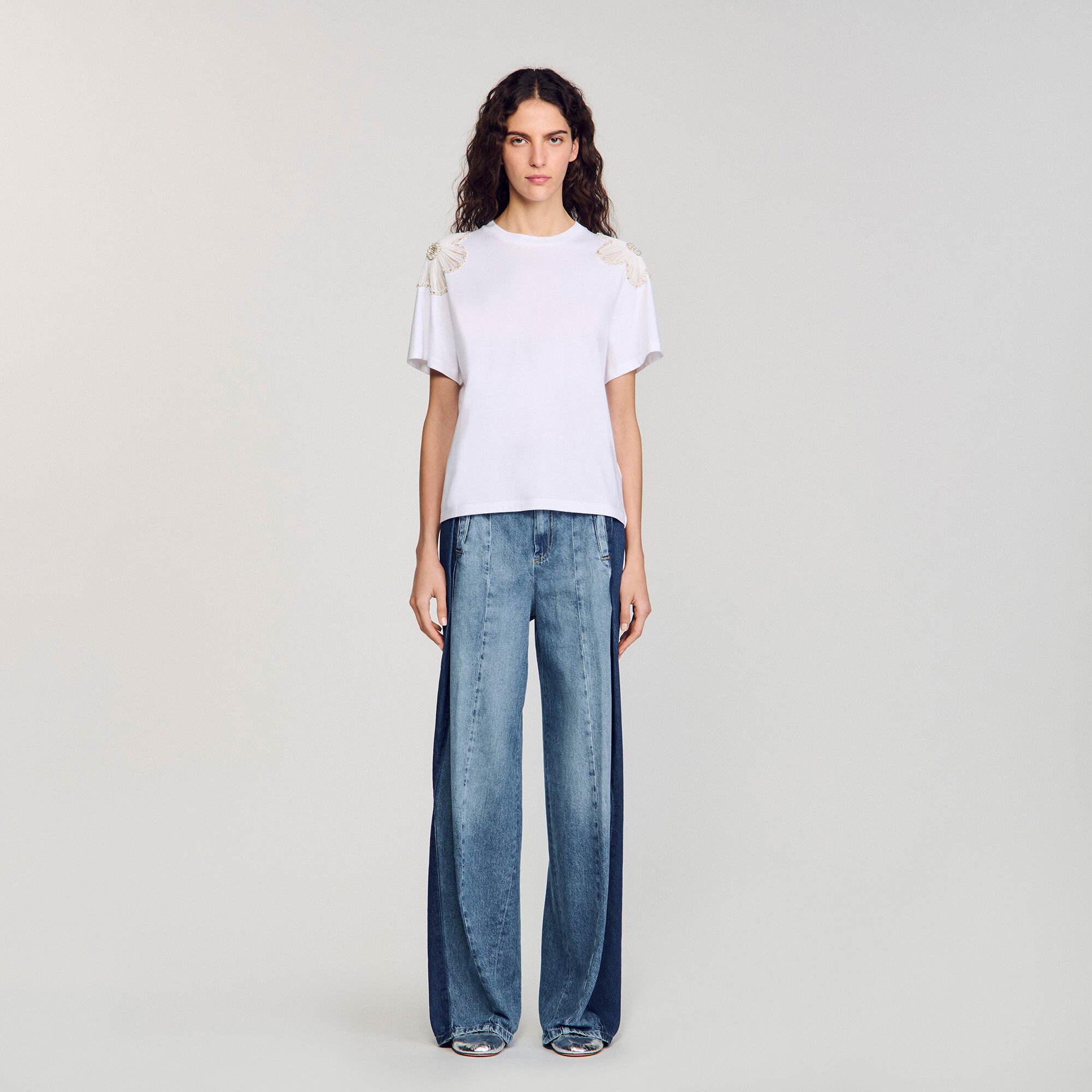 T-shirt with embroidered flowers