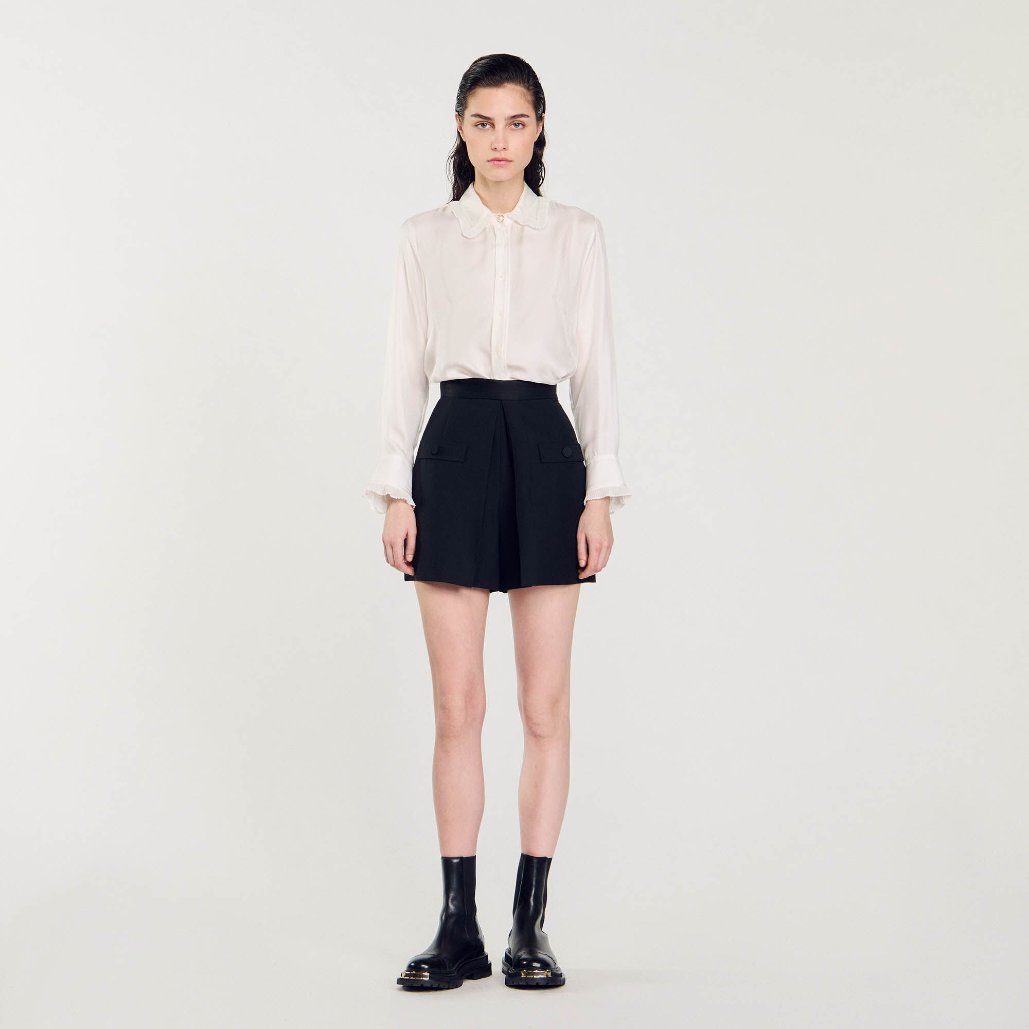 High-waisted shorts with buttons