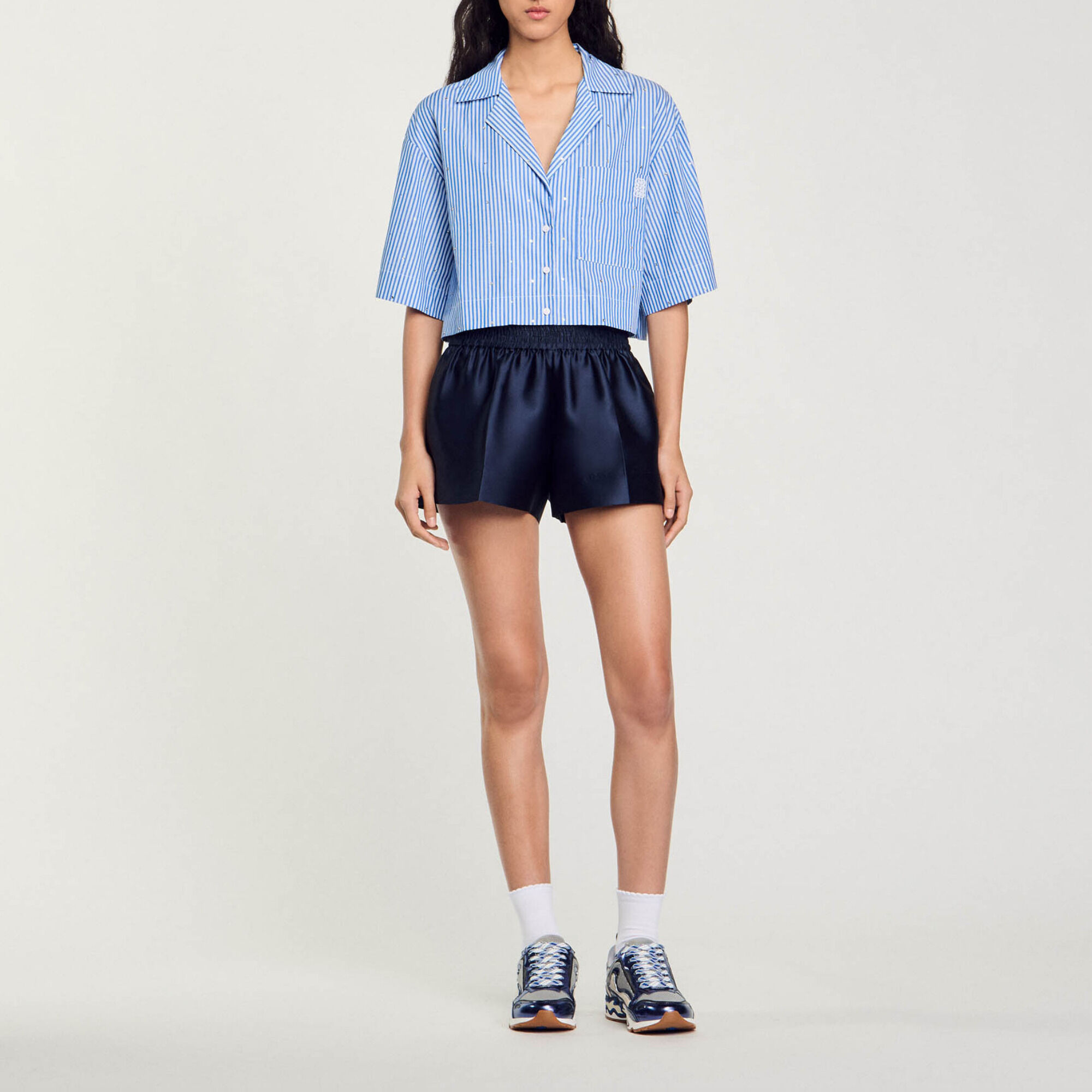 Short-sleeved rhinestone shirt