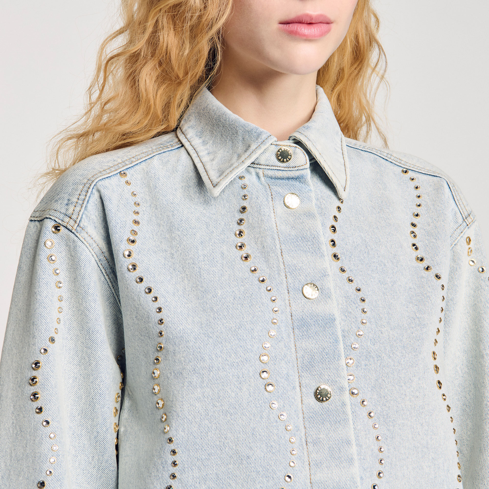 トップス JOURNAL STANDARD relume TORRAZZO DONNAL Denim shirt with rhinestones For Women | Sandro Paris