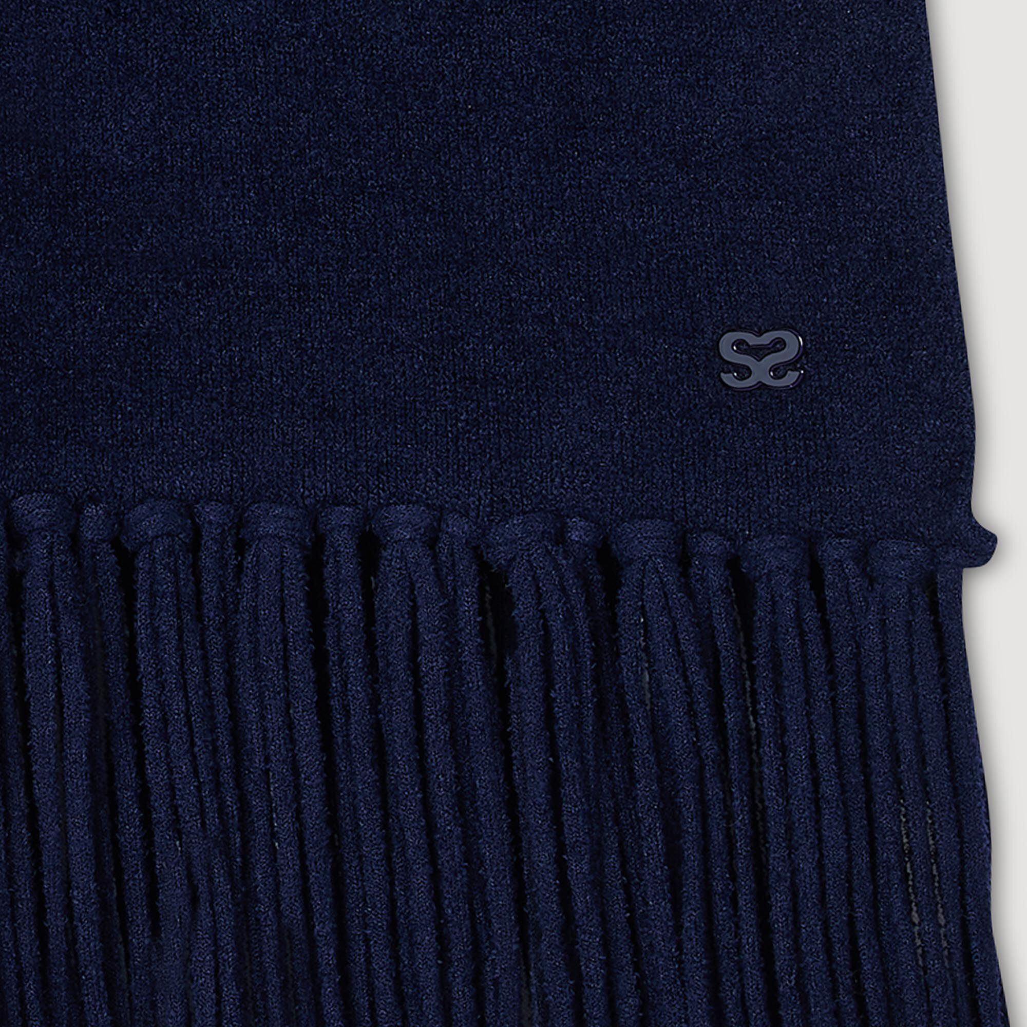 Velvet knit scarf collar