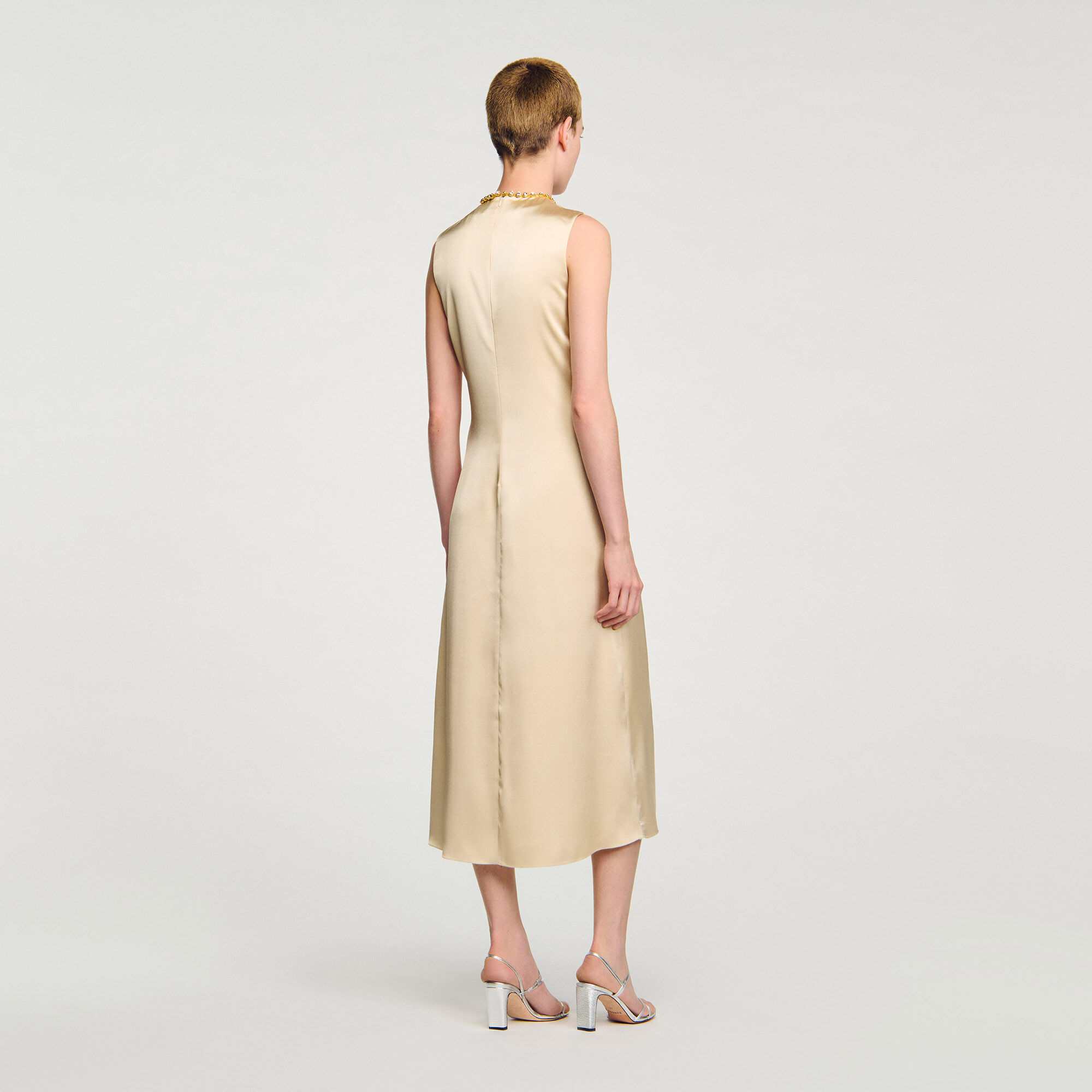 【大人気】SANDRO クリスタル付き ミディワンピース Rhinestone midi dress white / beige For Women | Sandro Paris