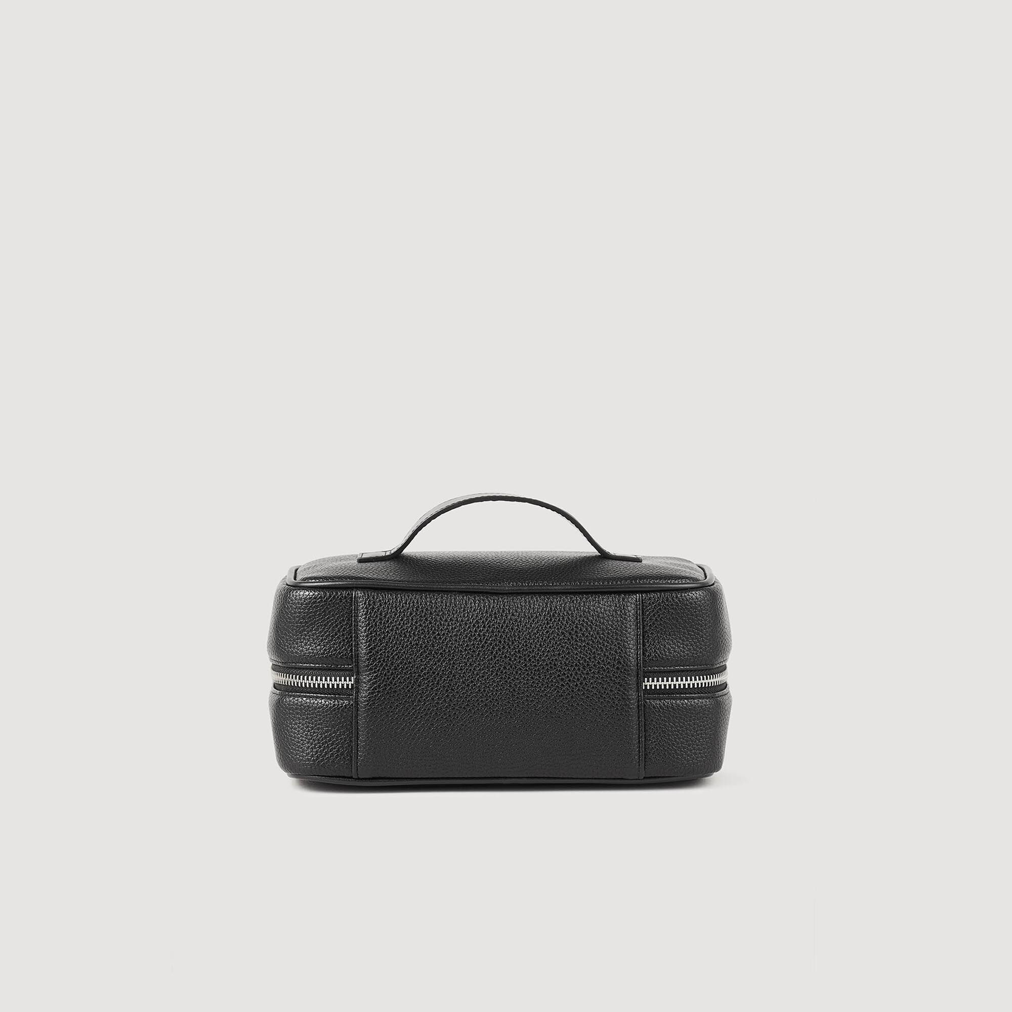 Toiletry bag in grained fabric
