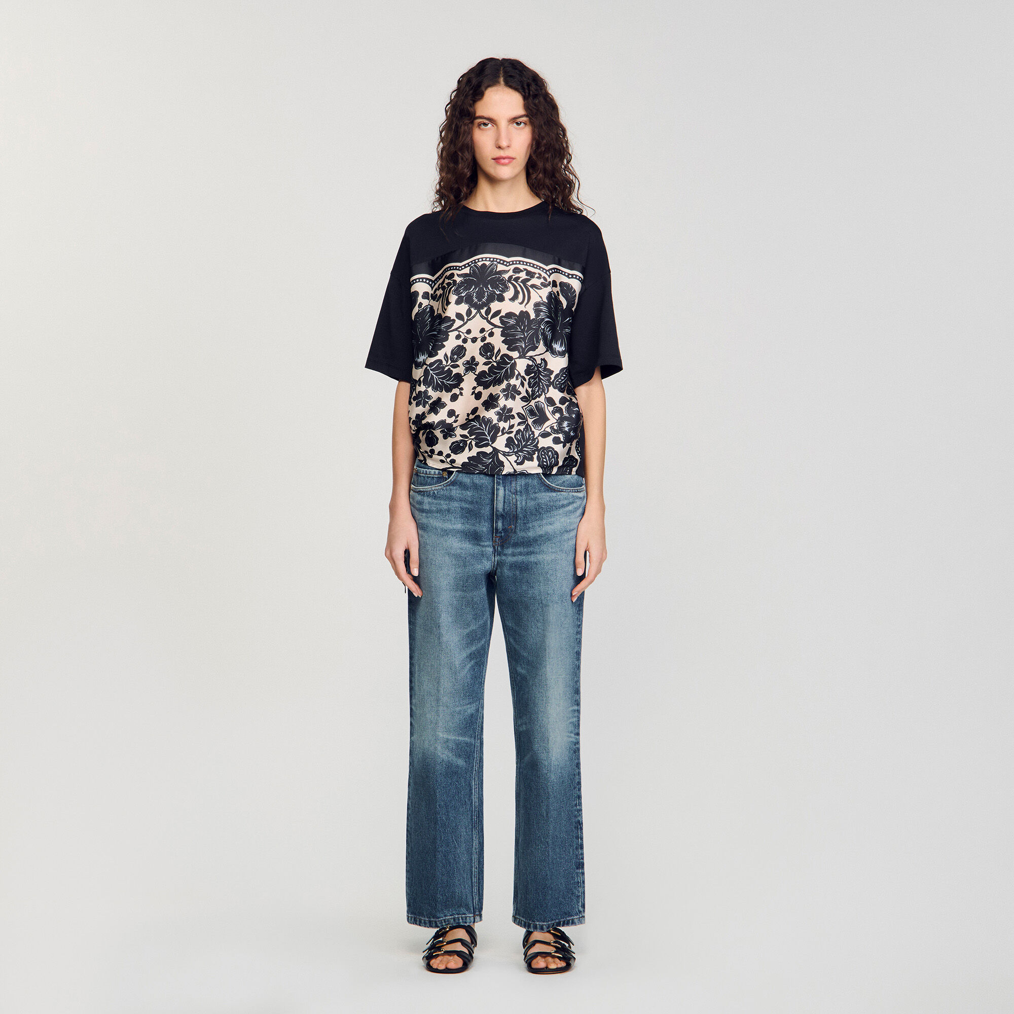 フランス発 Sandro 花 ワンポイント 夏の爽やかカラー! Tシャツ Floral motif T-shirt white / beige For Women | Sandro Paris