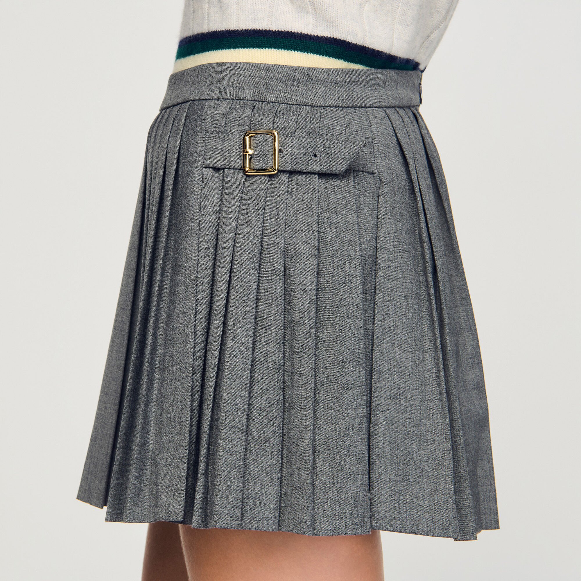 Buckle accent pleated skort