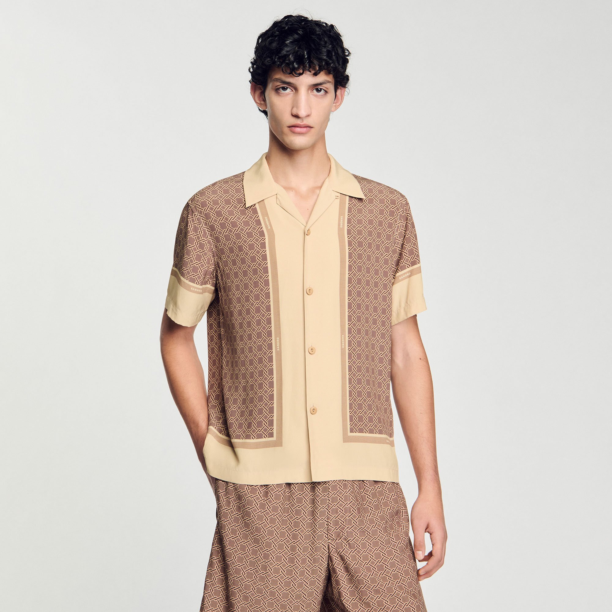 Short-sleeved patterned shirt