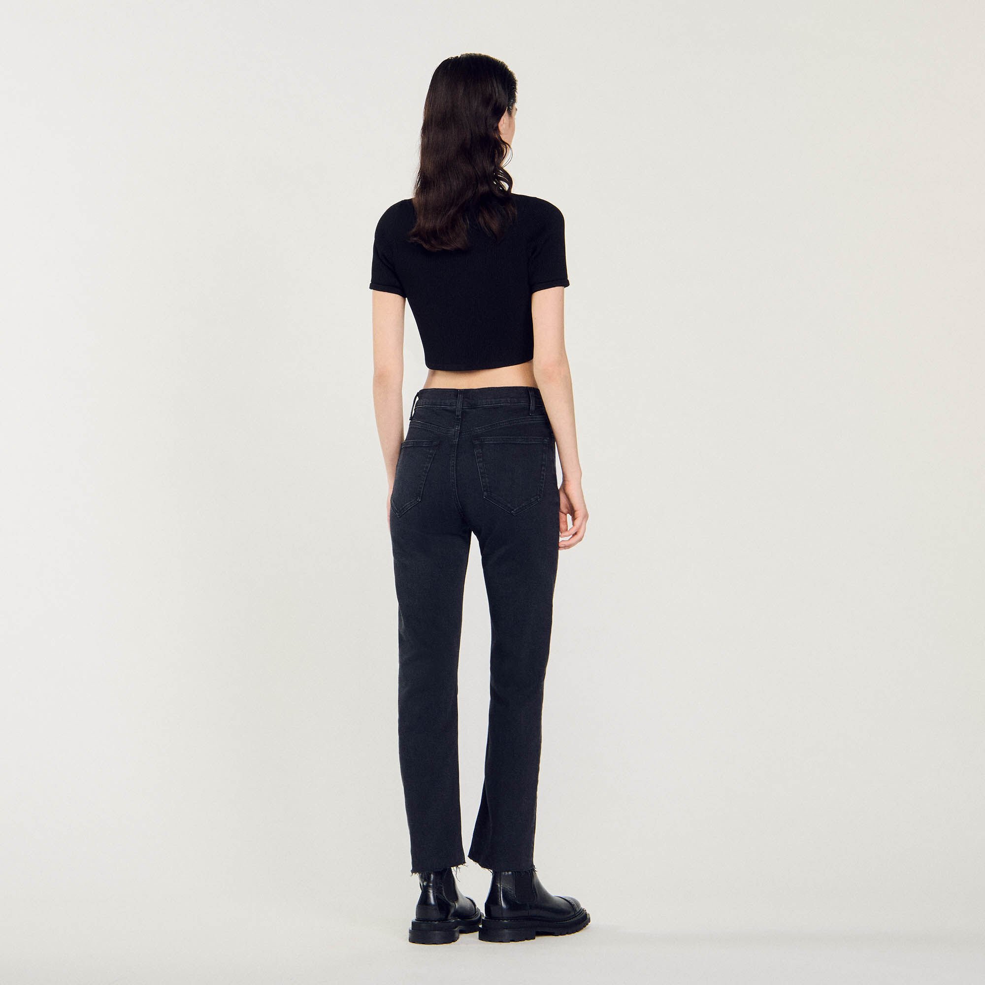 Straight-cut jeans with raw edges