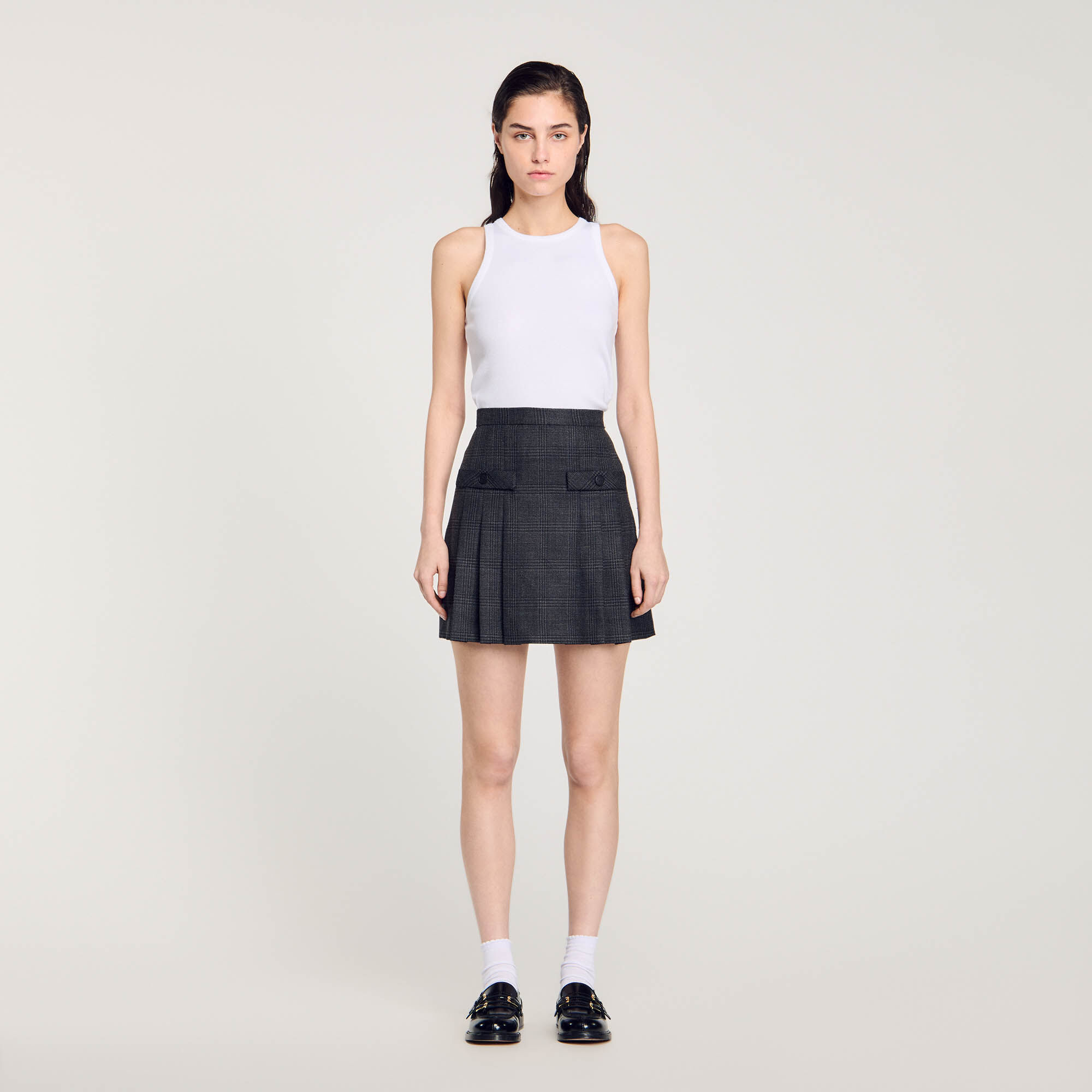 Short checked pleated skirt