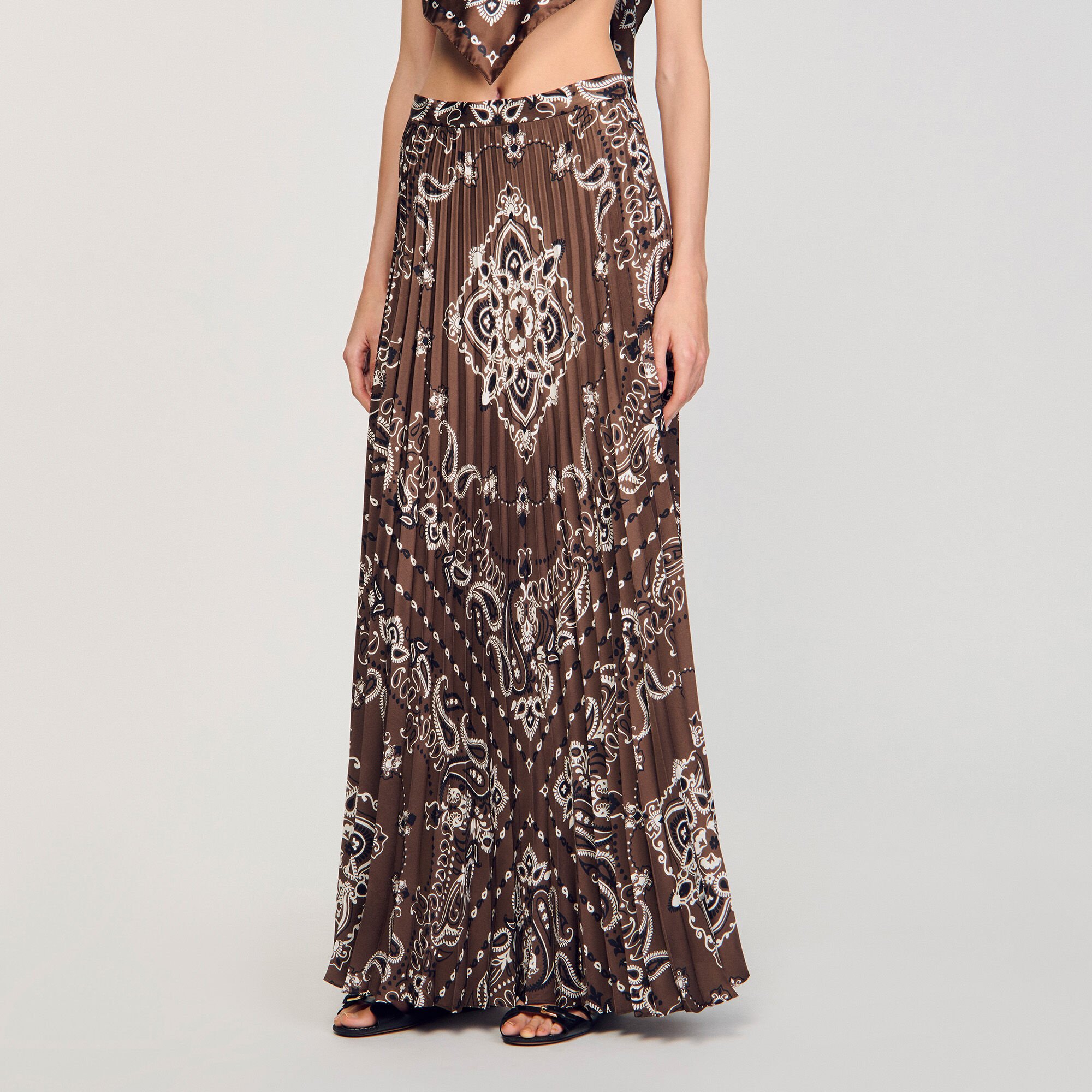 Pleated maxi skirt with bandana motif