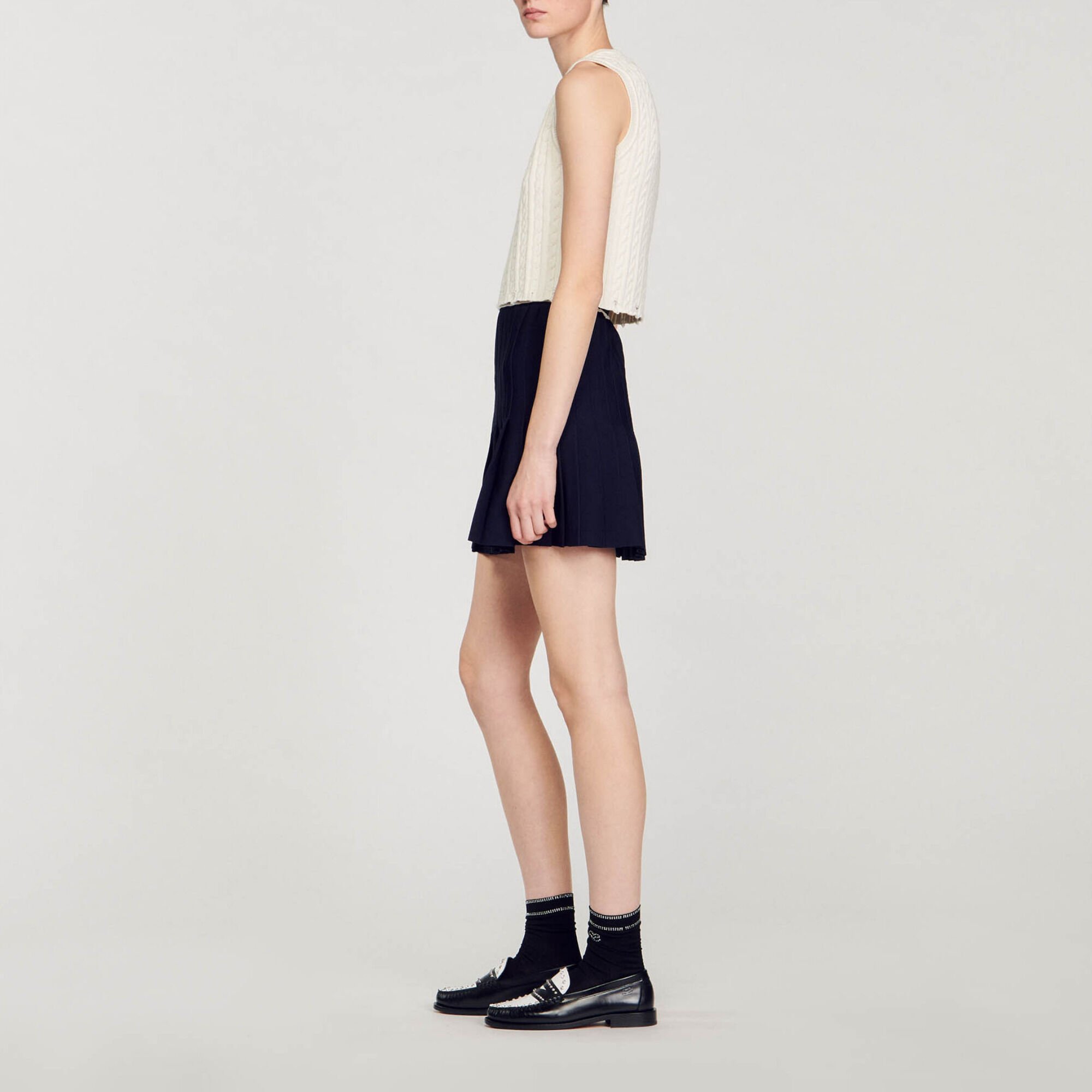 Sleeveless knit sweater