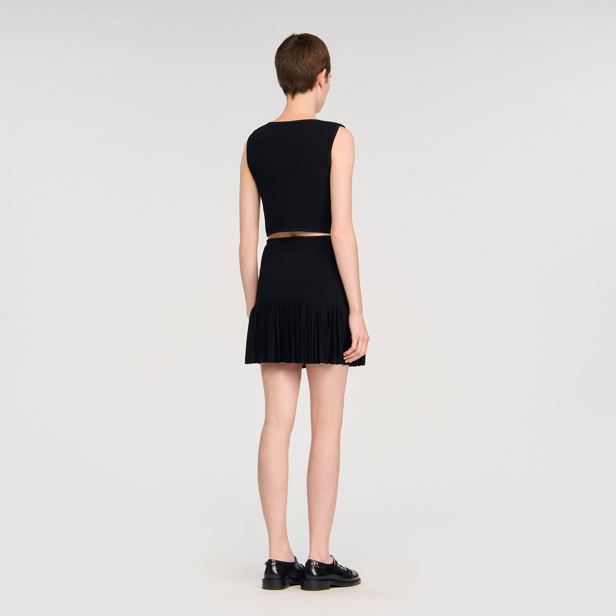 Button detail cropped knit top