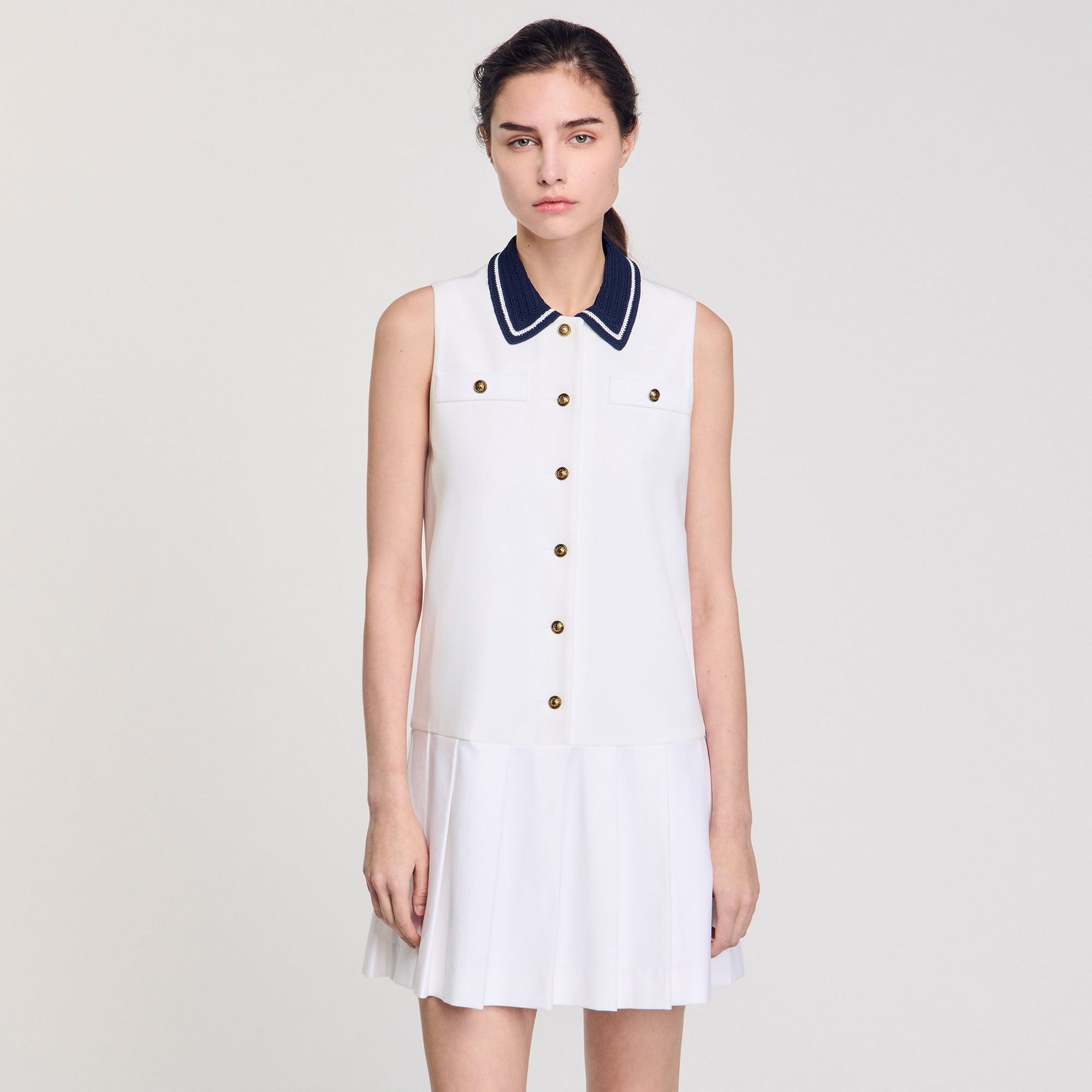 Mini dress with contrasting collar