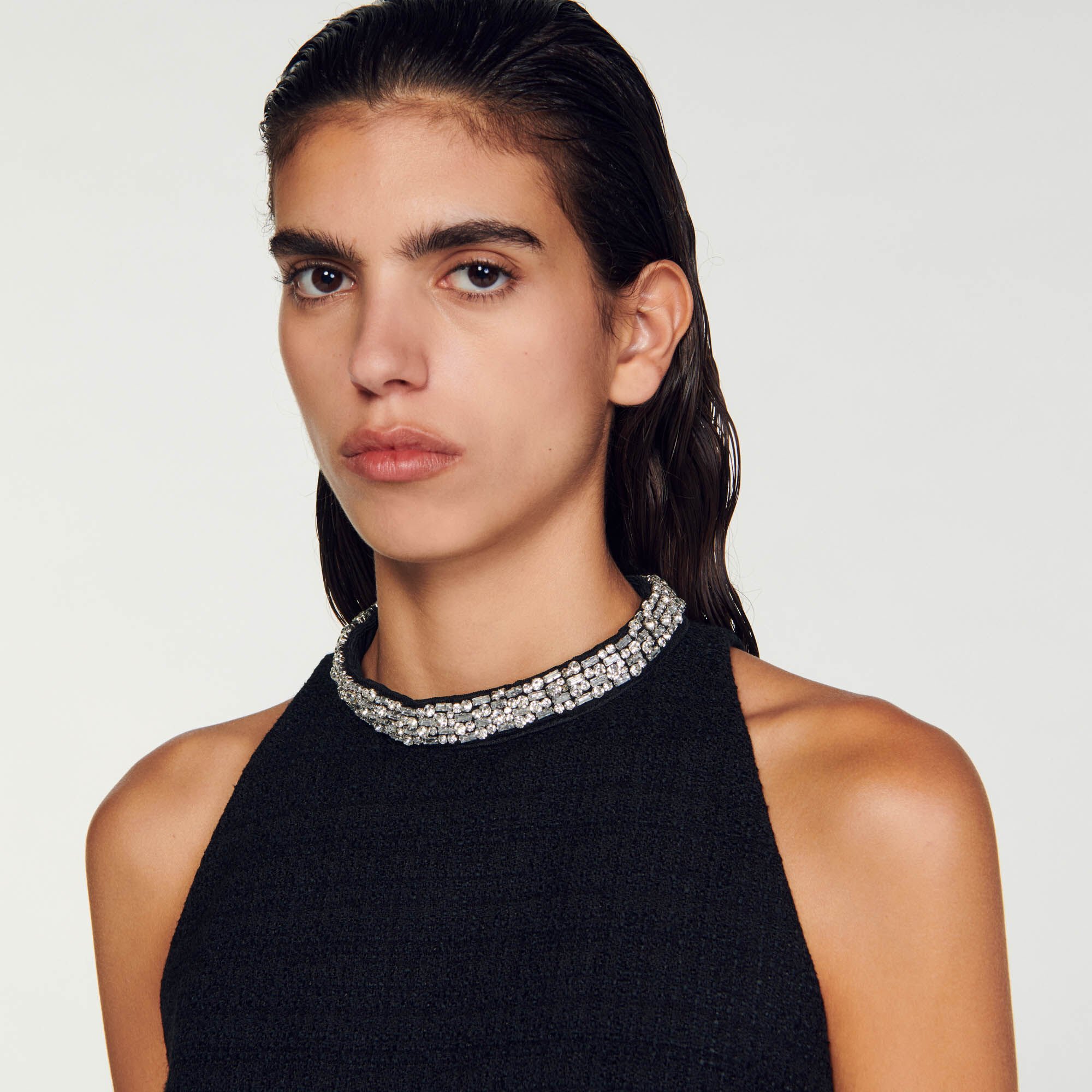 Dress with jewellery collar