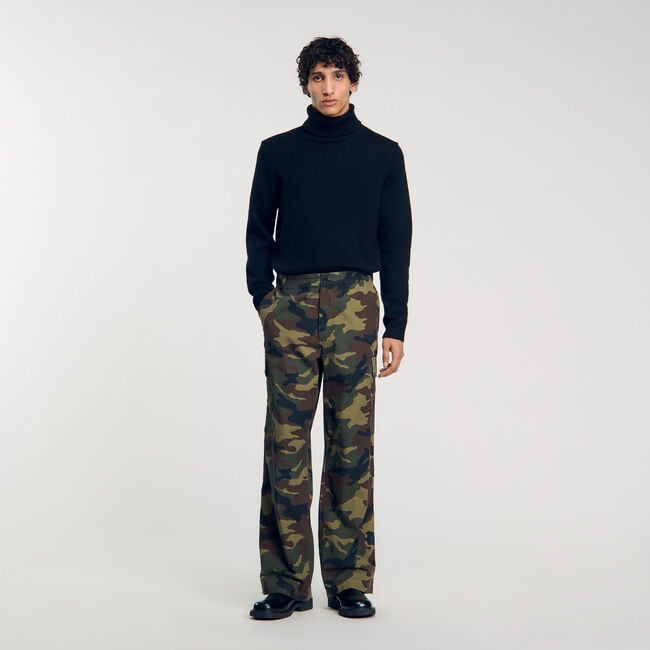 Camouflage cargo trousers