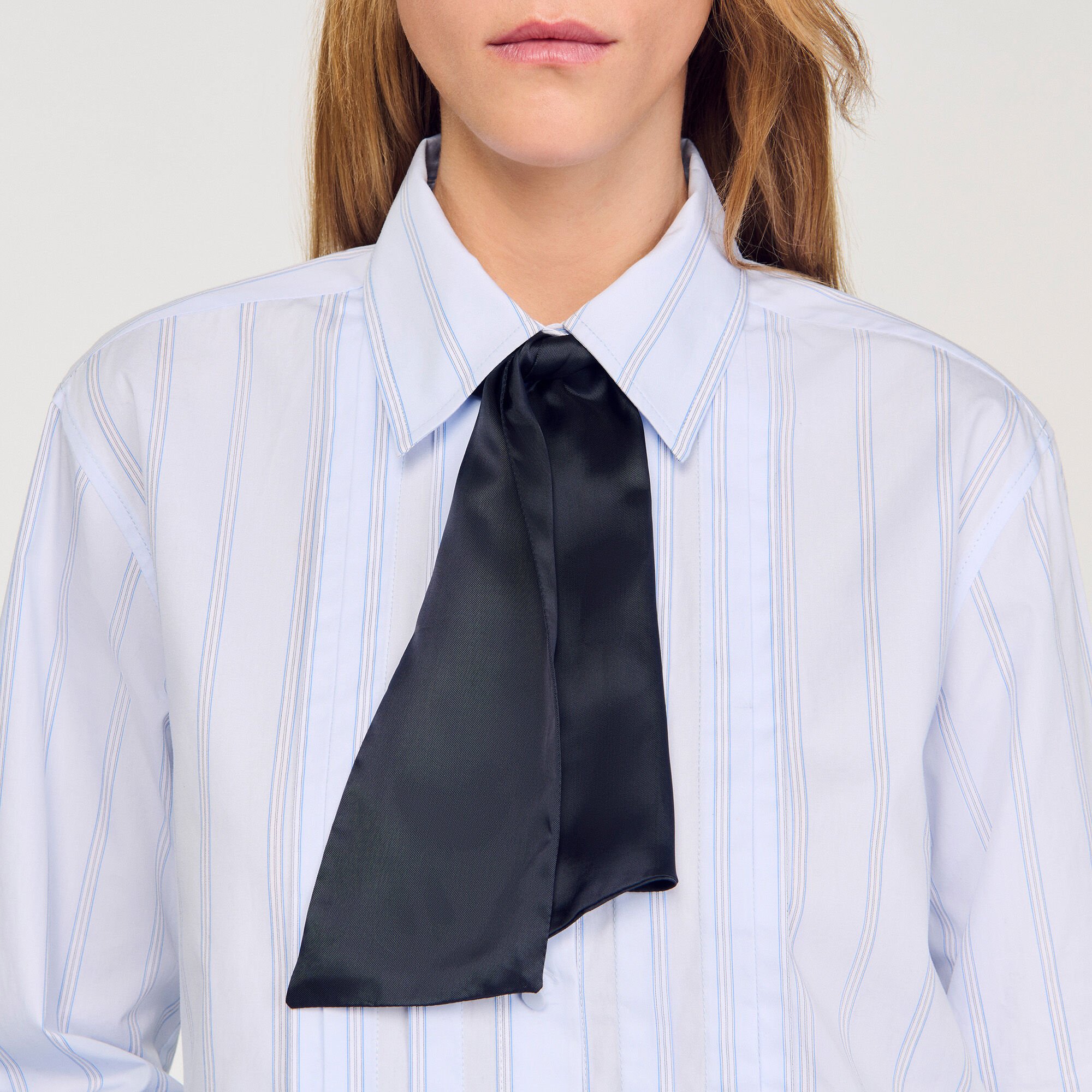 Cropped shirt with removable tie