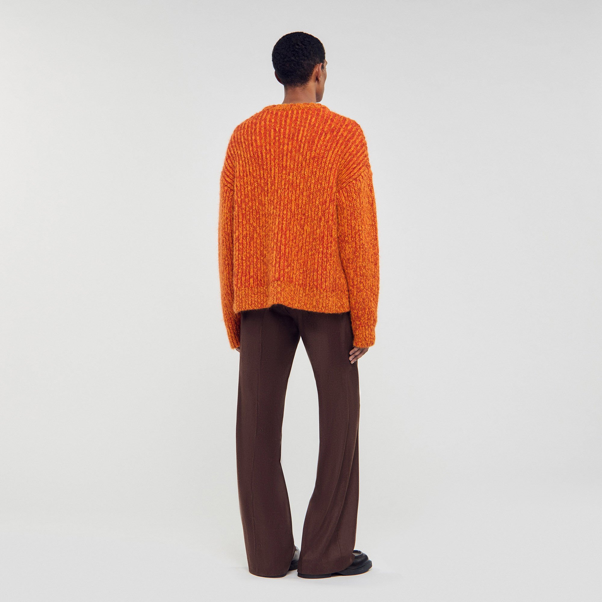 Round neck long-sleeve sweater