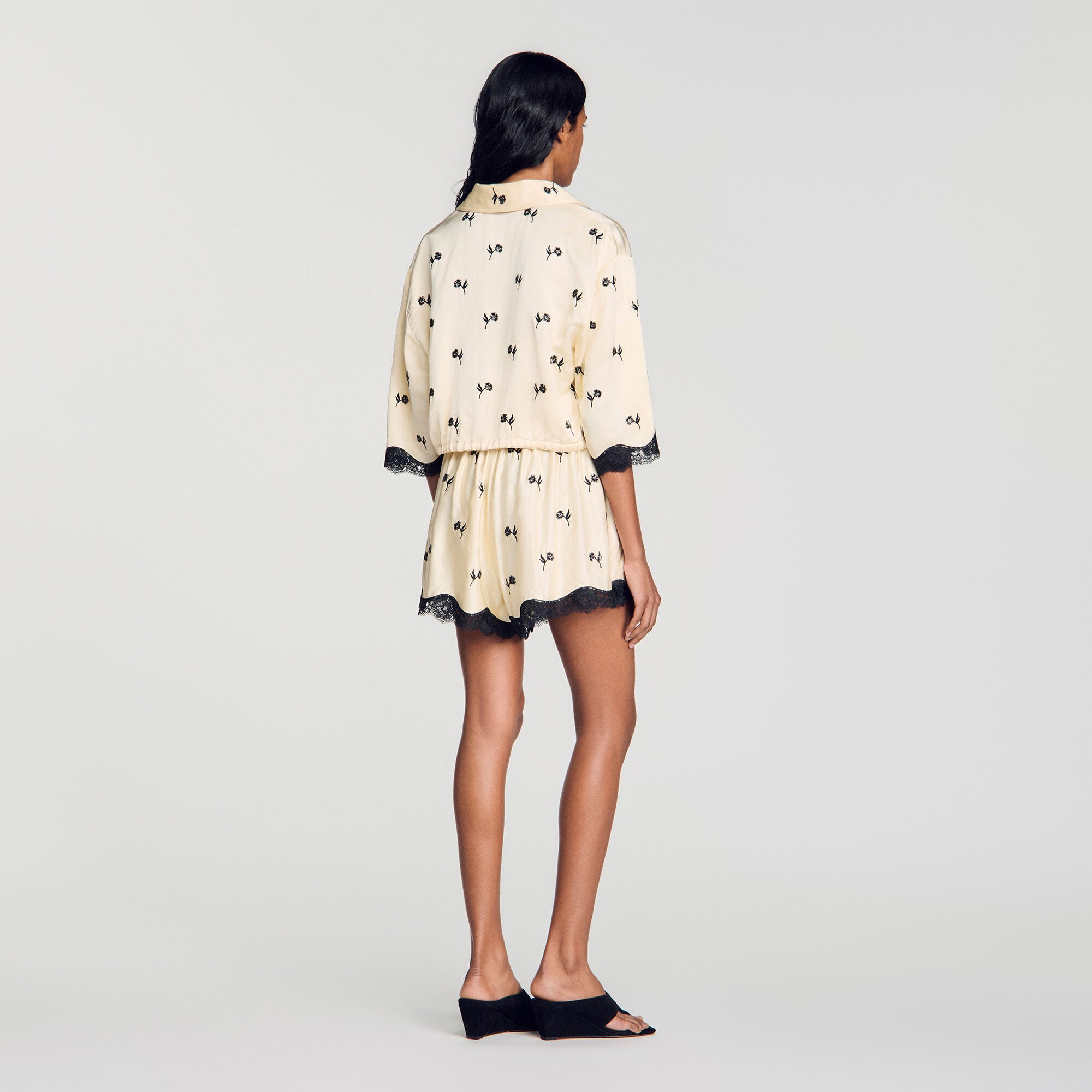 Cropped floral embroidered shirt