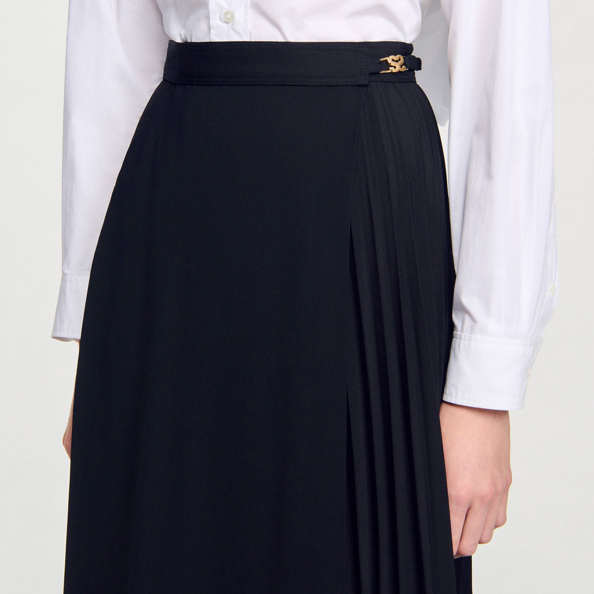 Curb chain buckle pleated skirt