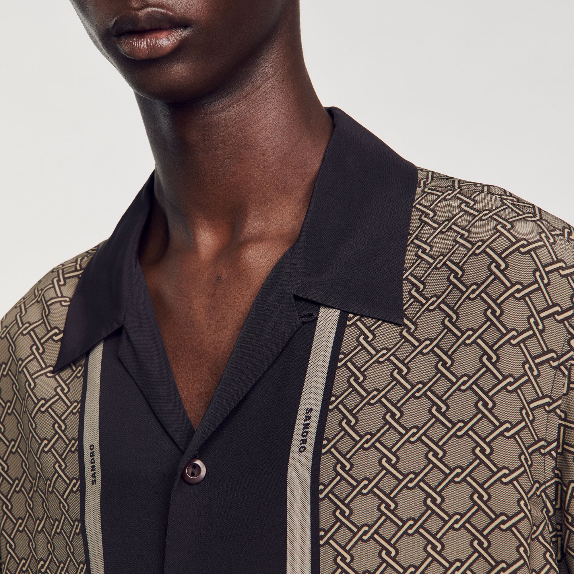 Short-sleeved patterned shirt