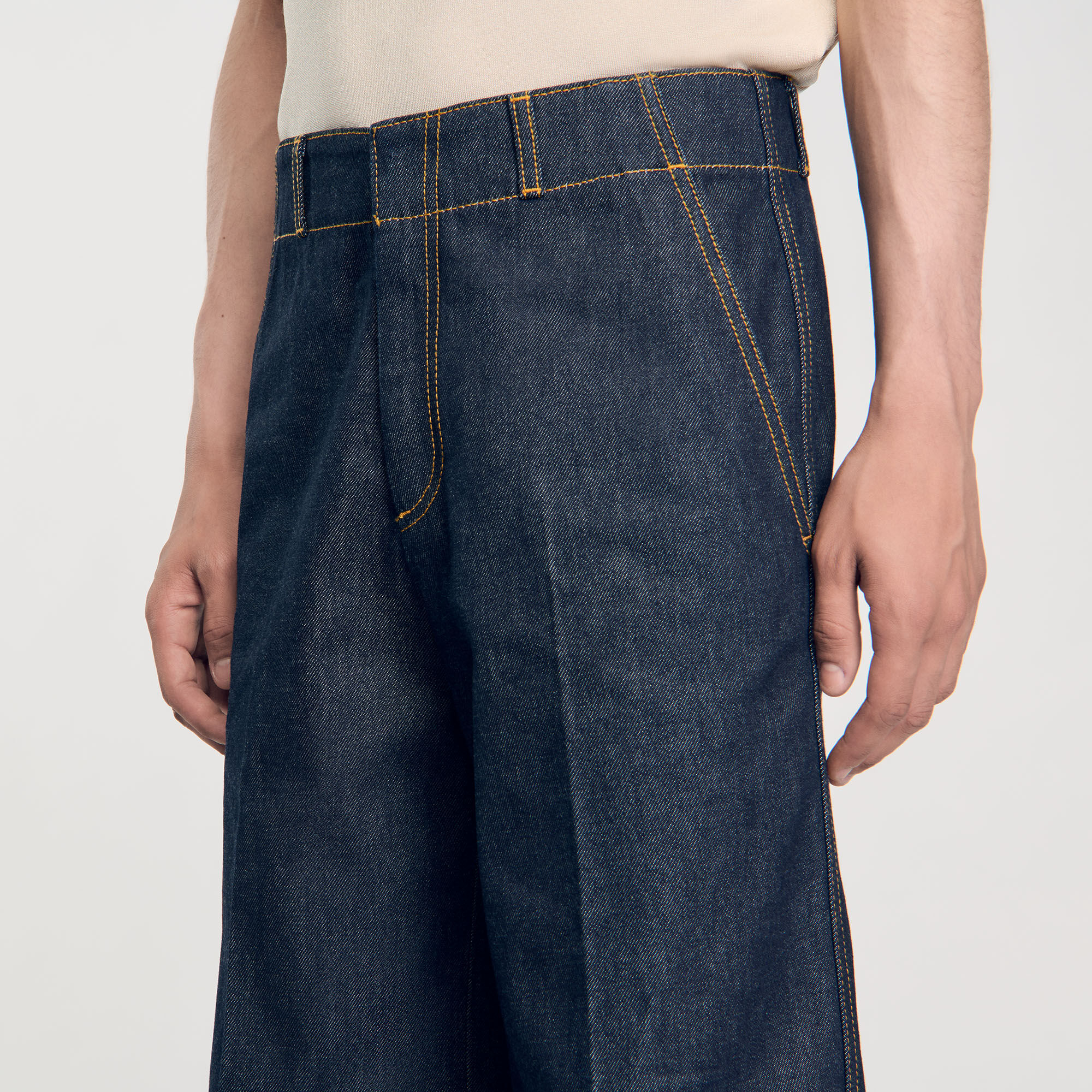 Wide-leg jeans
