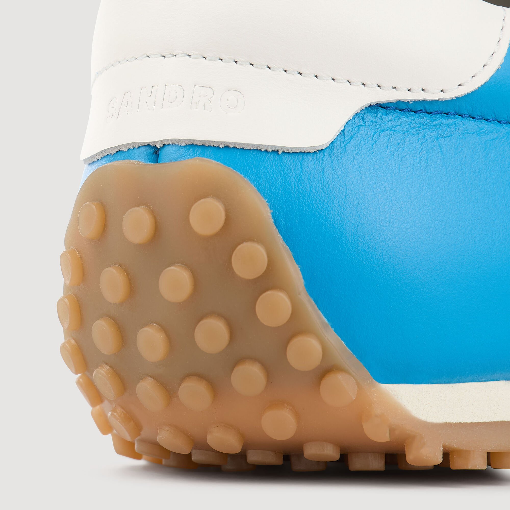 Low-top sneakers