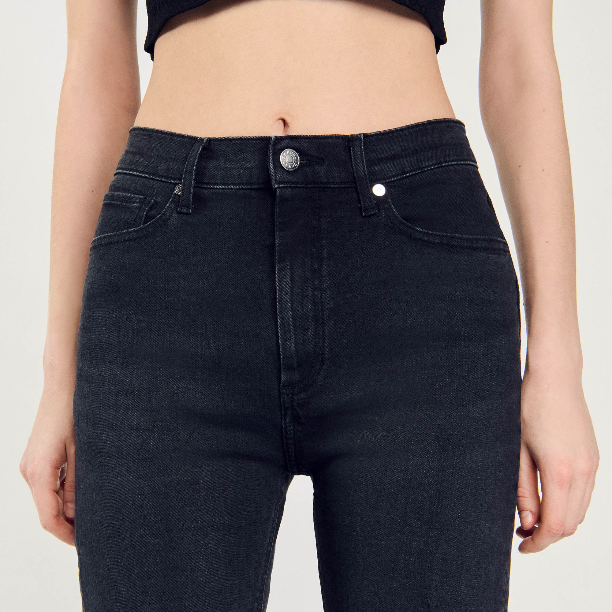 Straight-cut jeans with raw edges
