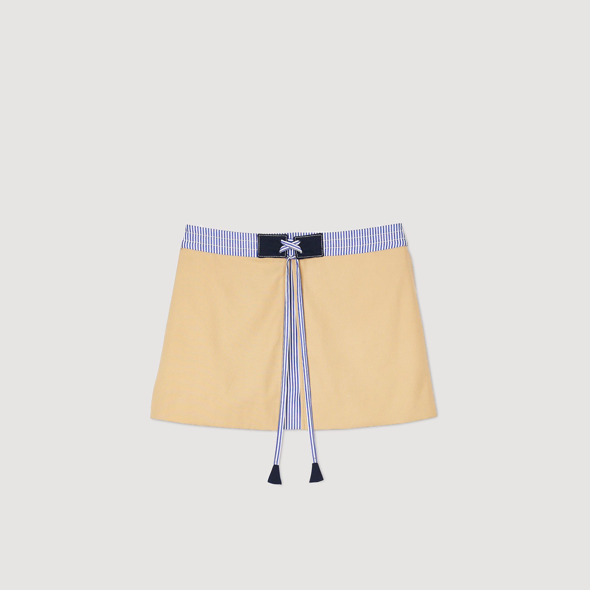 Short dual-material skirt