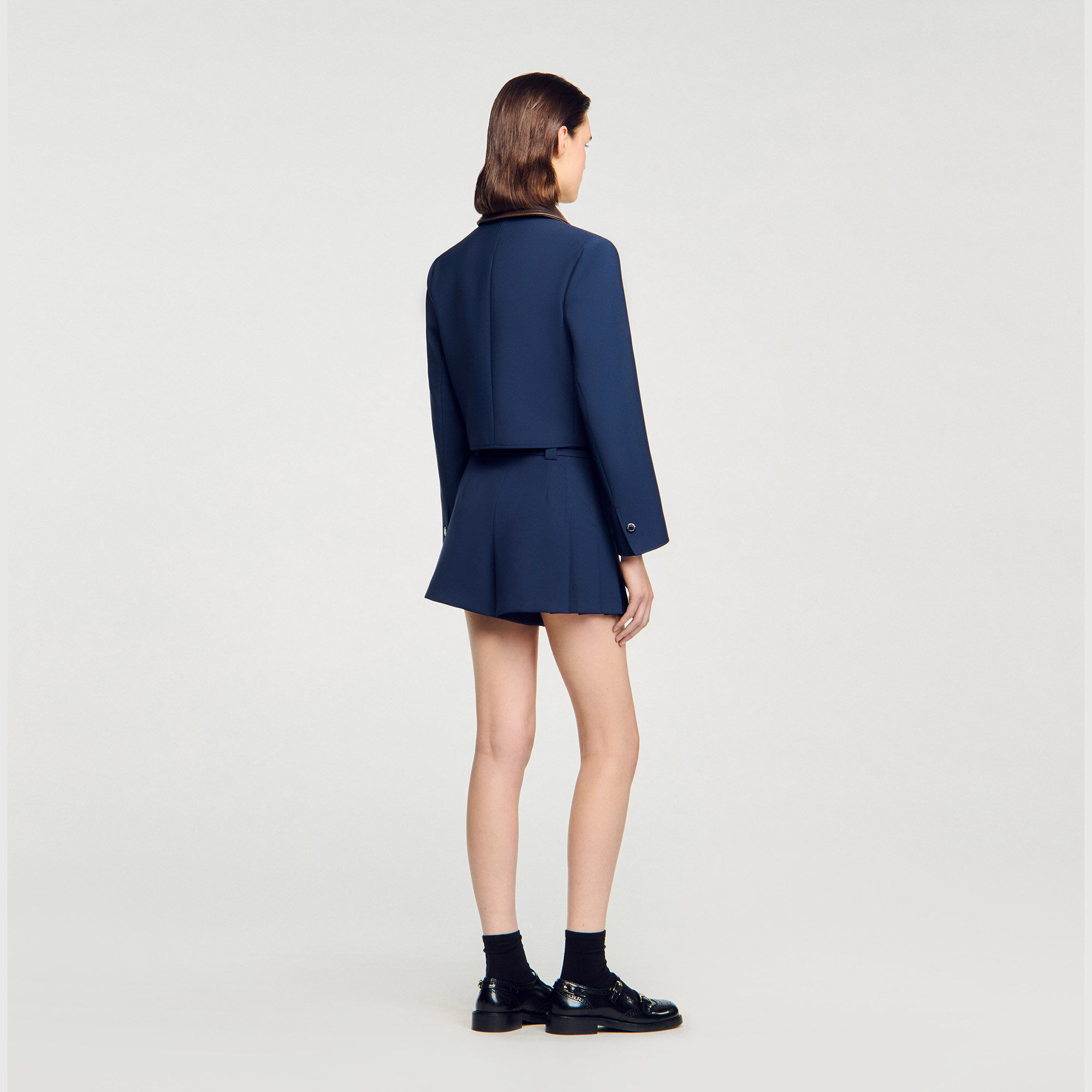 Cropped jacket with leather collar
