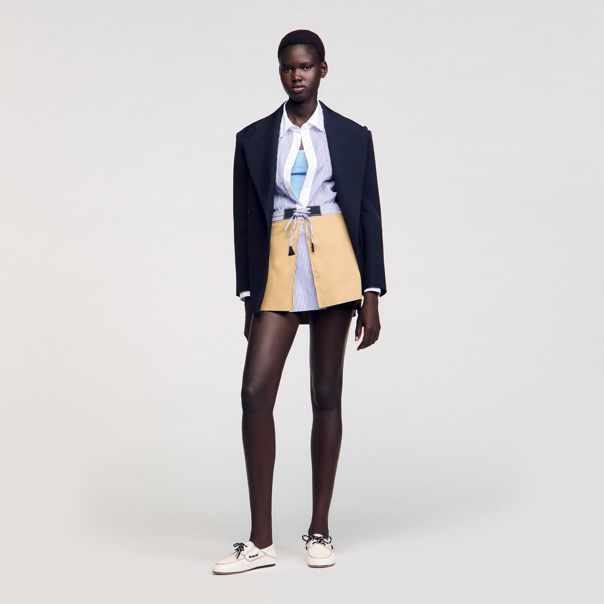 Short dual-material skirt