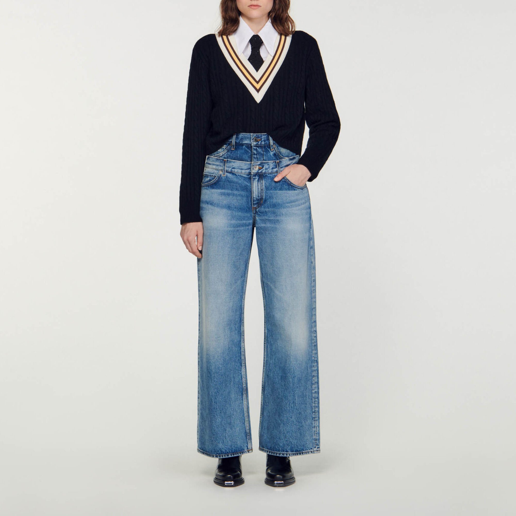 Contrast V-neck jumper