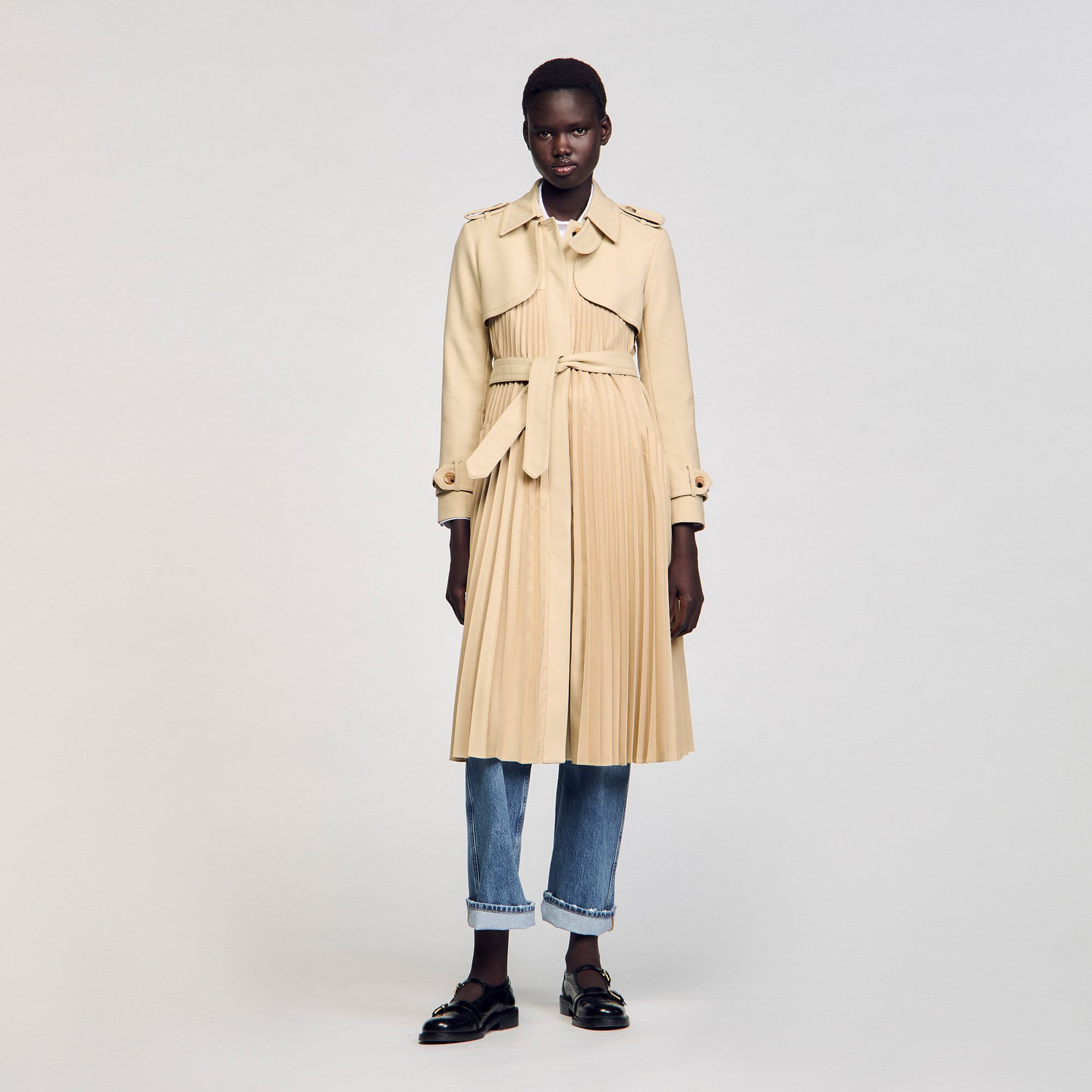 Pleated trench coat with belt
