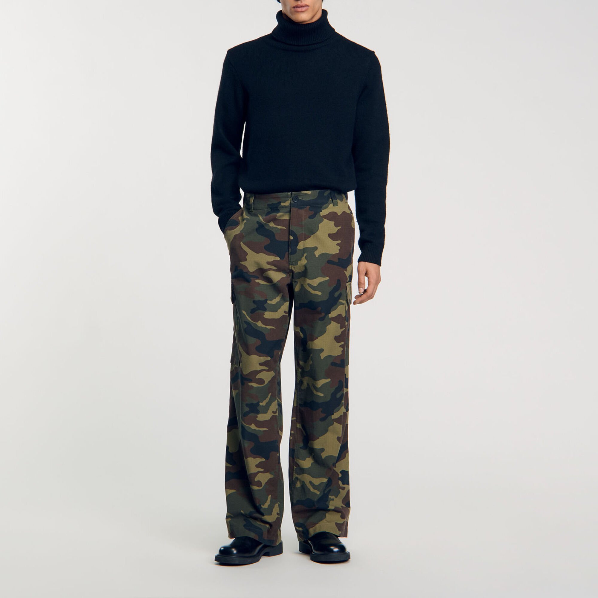 Camouflage cargo trousers