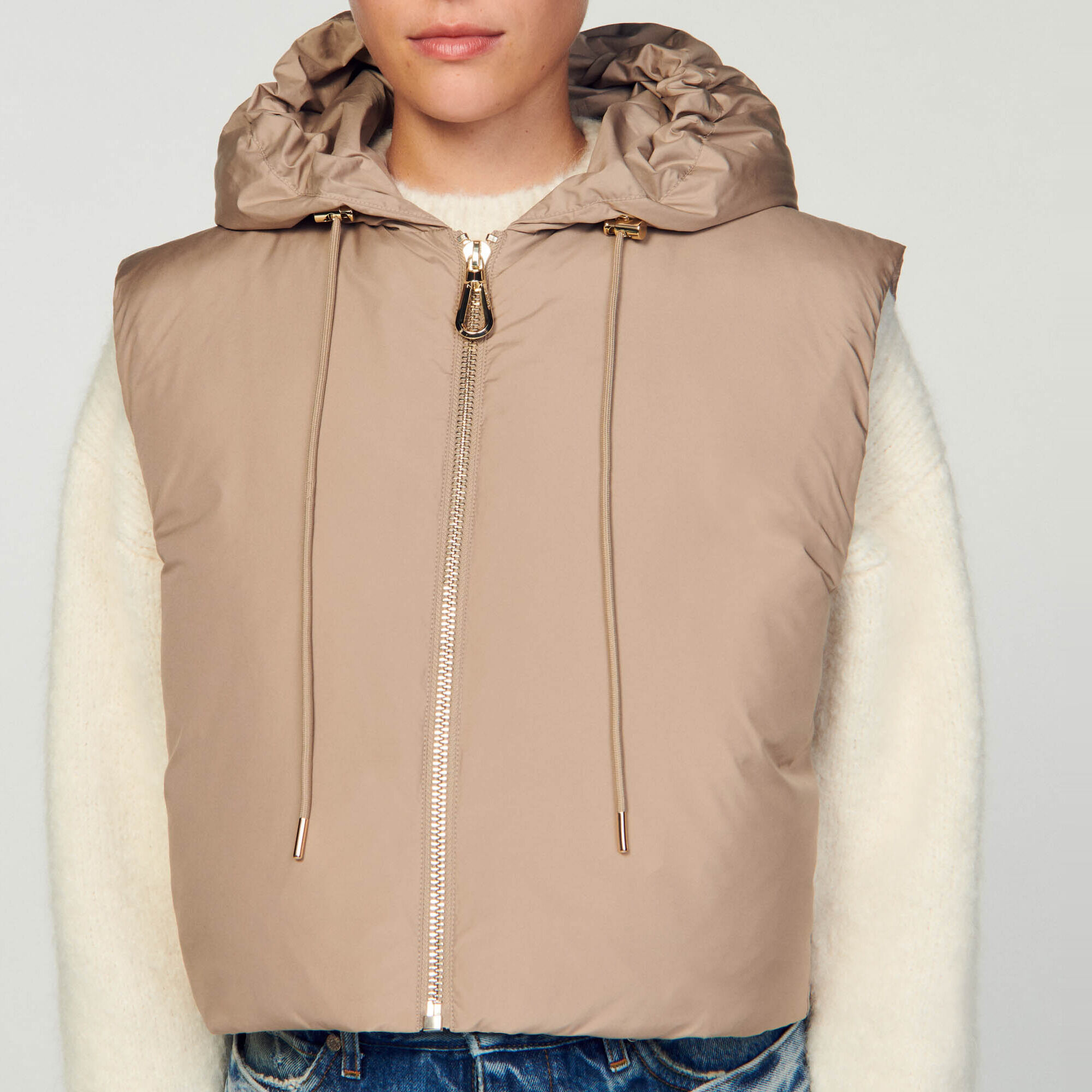 Sleeveless puffer jacket