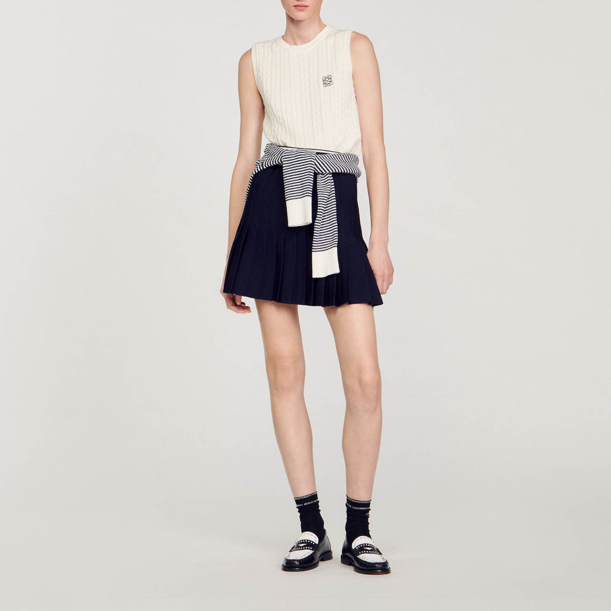 Sleeveless knit sweater
