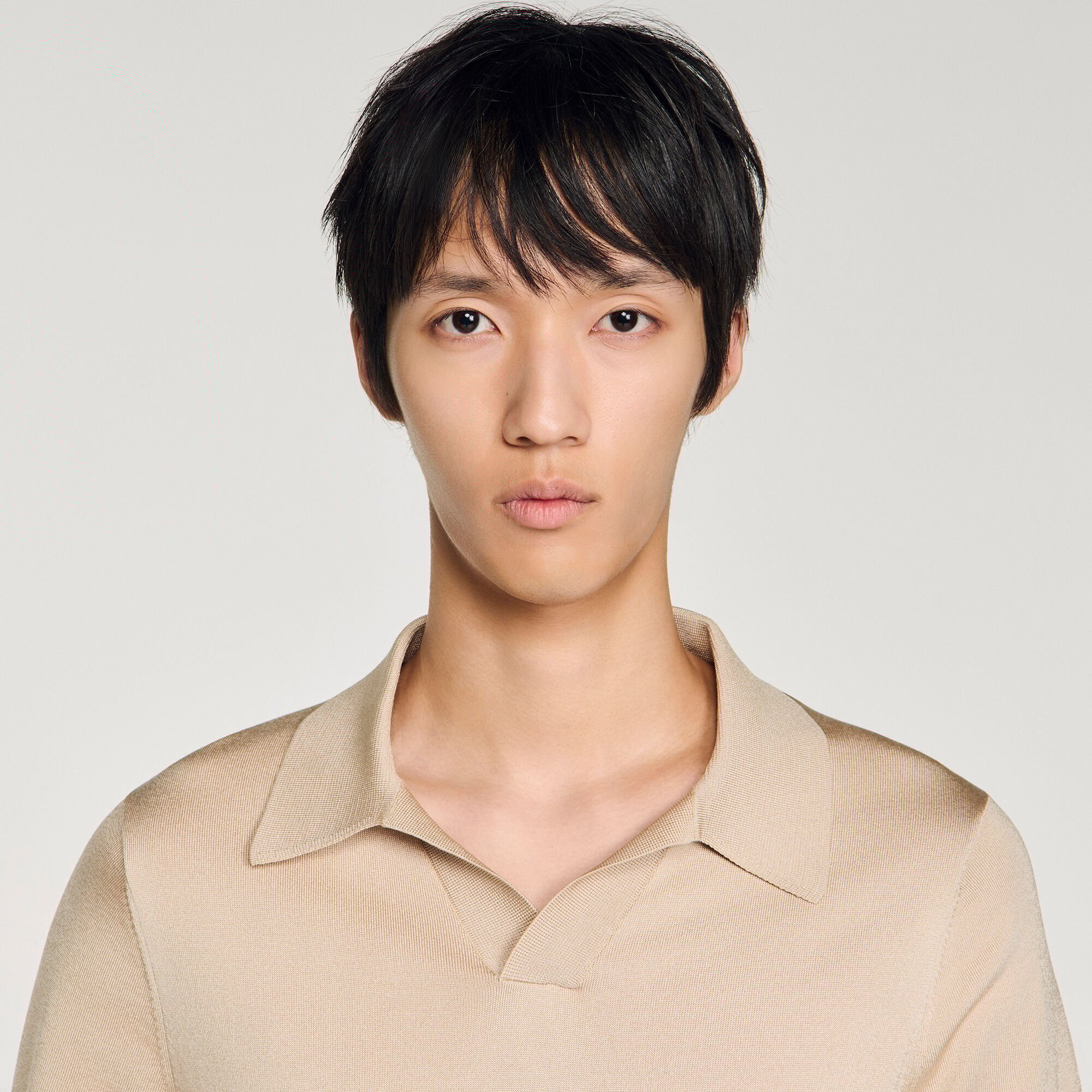 Short-sleeved V-neck polo shirt