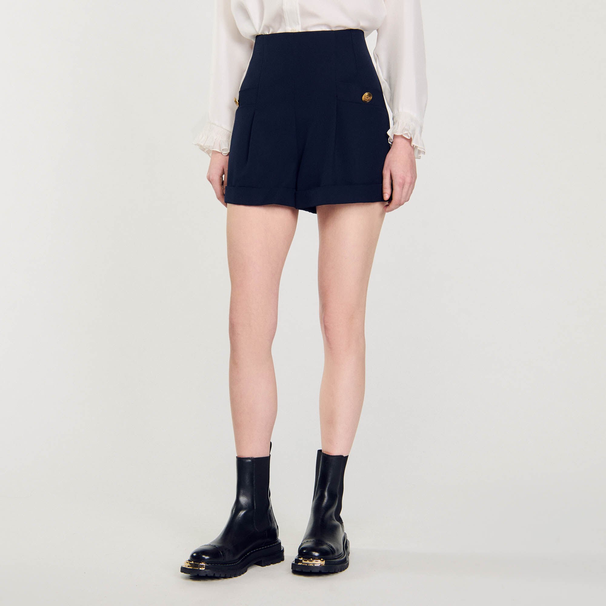 Shorts with turn-ups