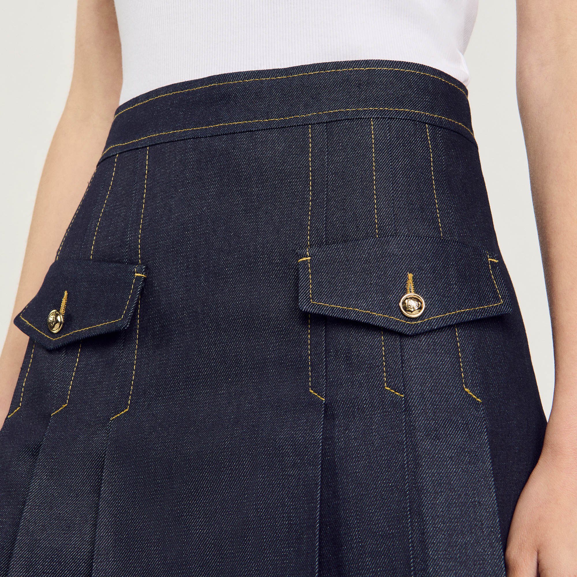 Pleated denim skirt