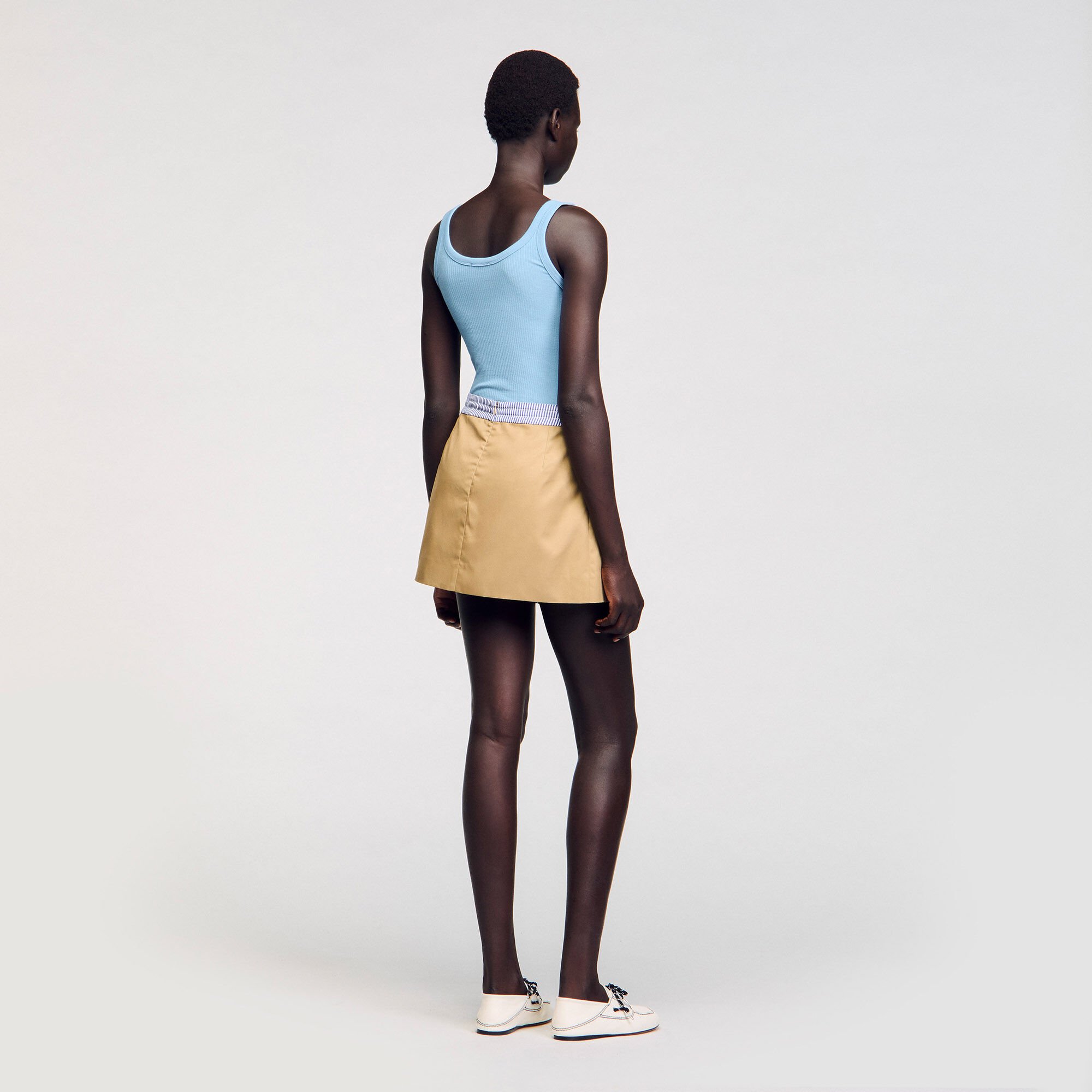 Short dual-material skirt