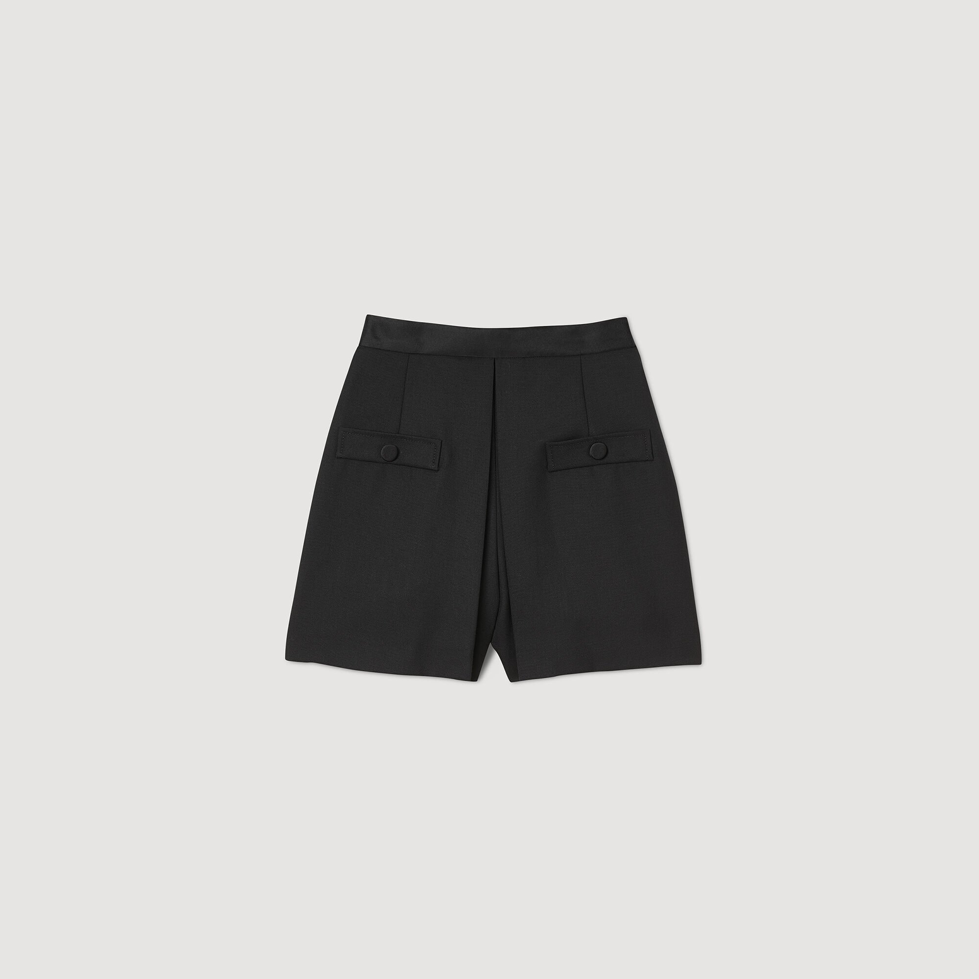 High-waisted shorts with buttons