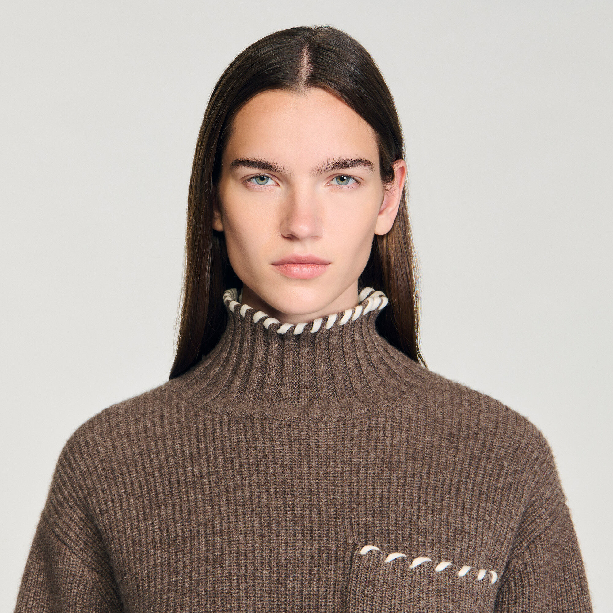 SANDRO 重ね着風　ニット Oversized turtleneck sweater brown For Women | Sandro Paris
