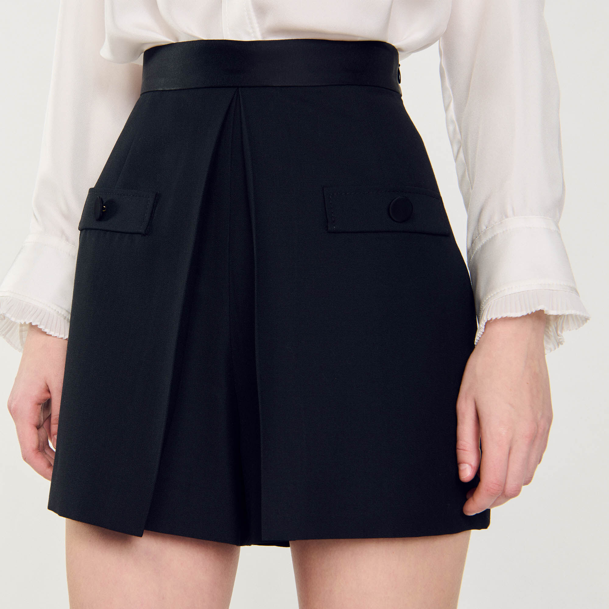 Bouclé shorts with subtle, sparkly thread - white | Comma