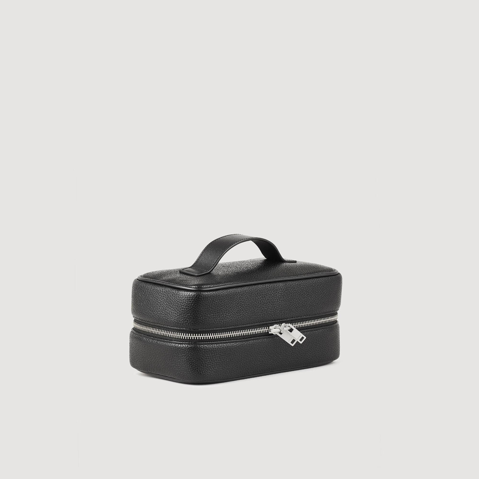 Toiletry bag in grained fabric