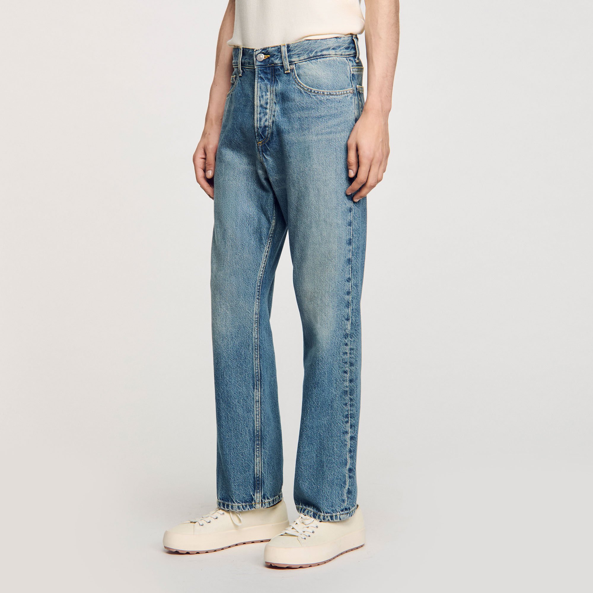 Loose-fit jeans