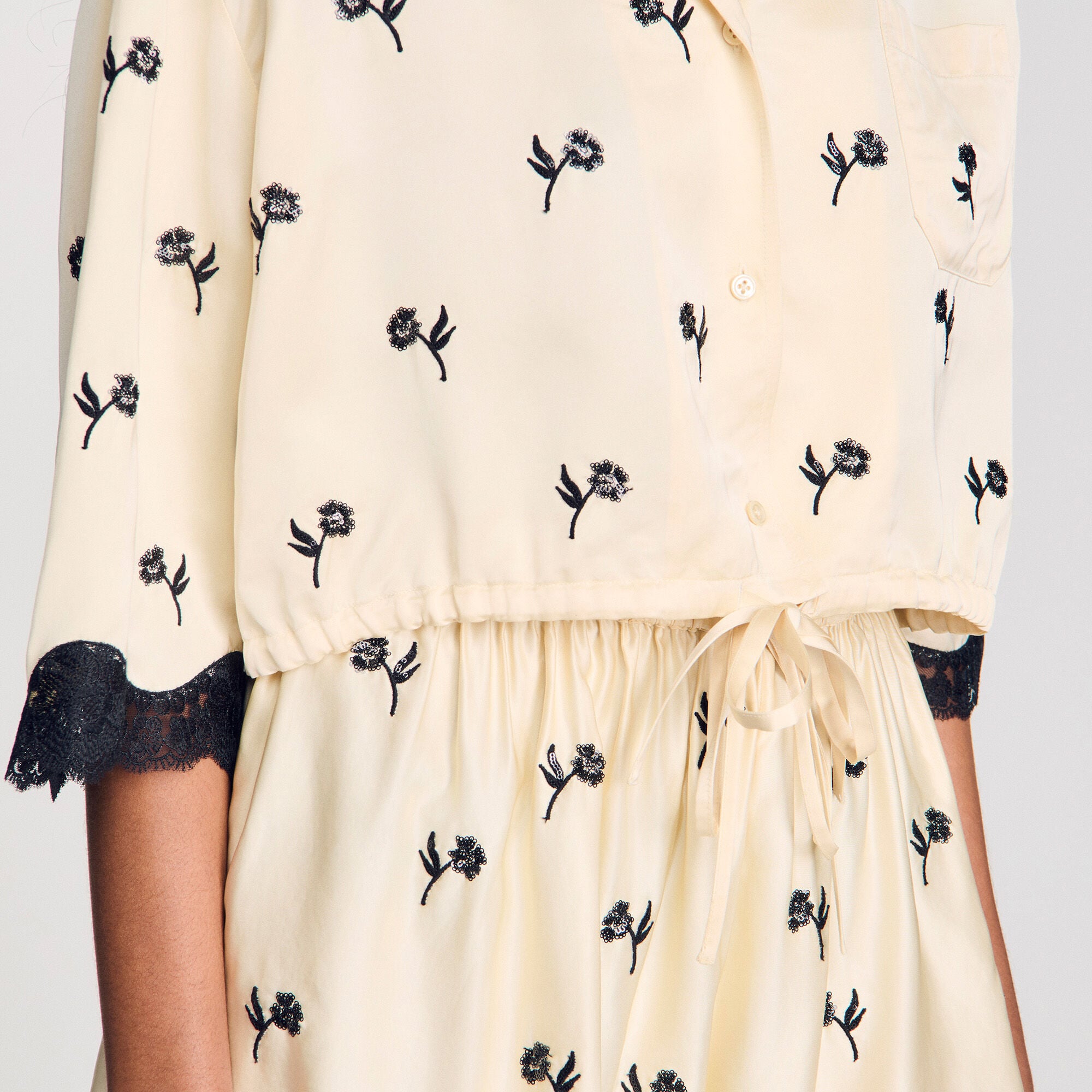 Cropped floral embroidered shirt