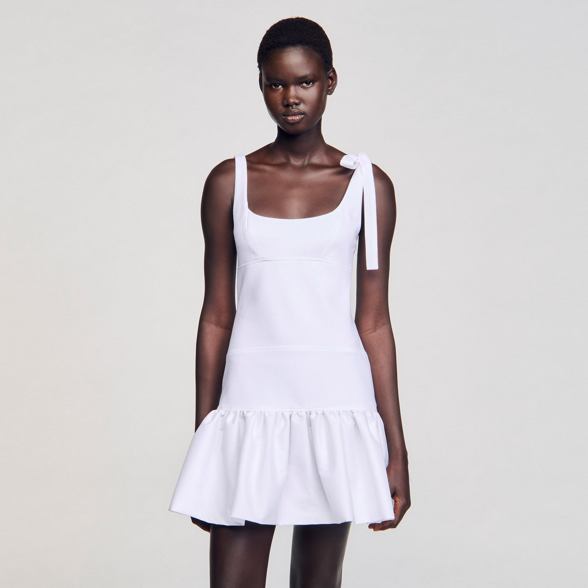 特価/完売前に【sandro】Contrast-Collar Jersey Mini Dress Mini dress with contrasting collar white / beige For Women