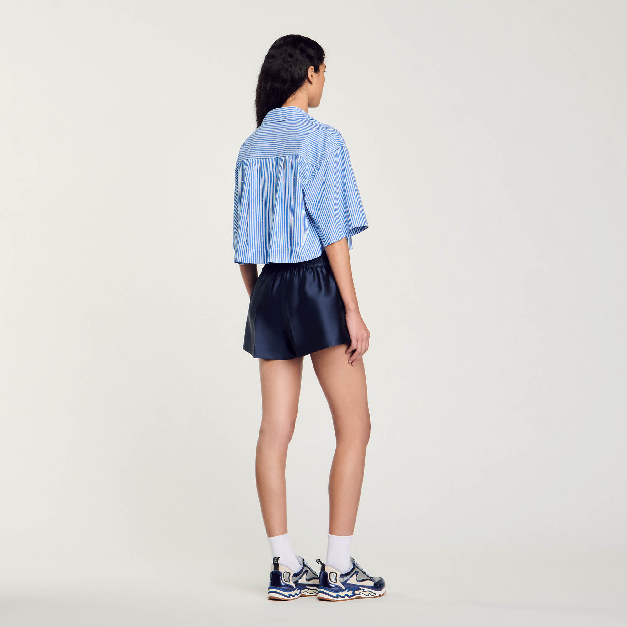Short-sleeved rhinestone shirt