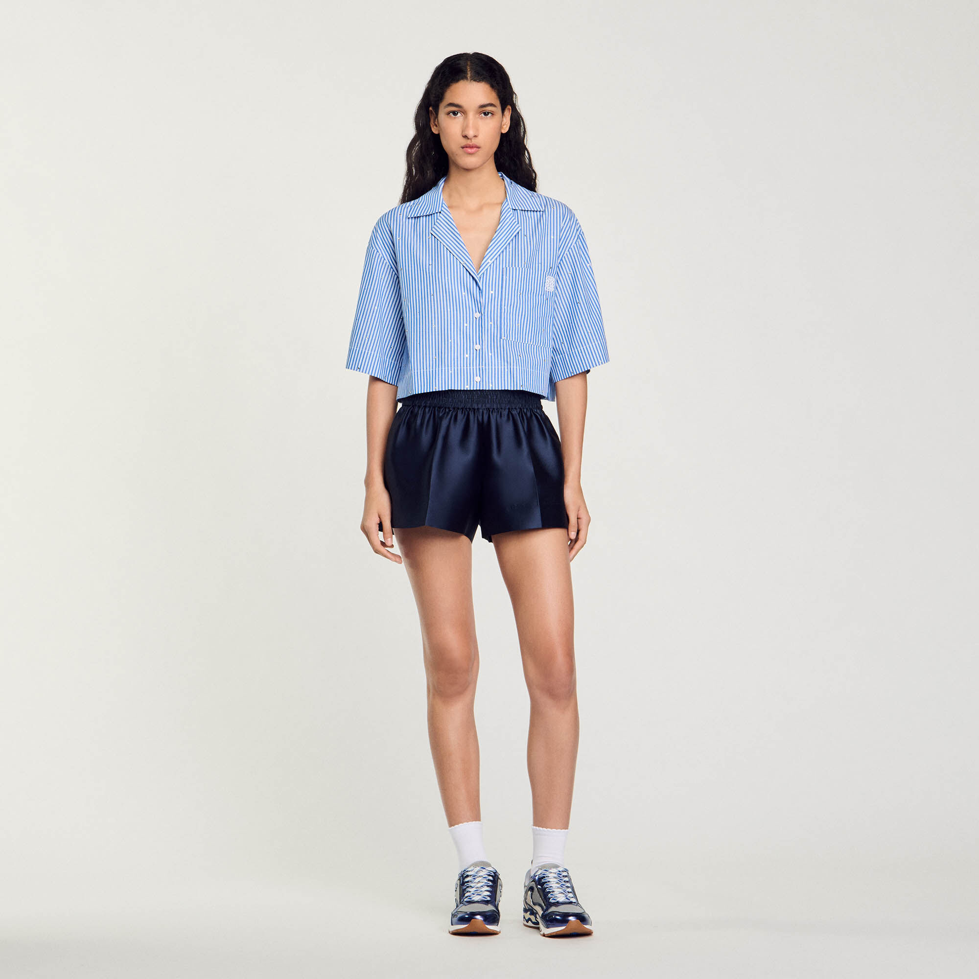 Short-sleeved rhinestone shirt