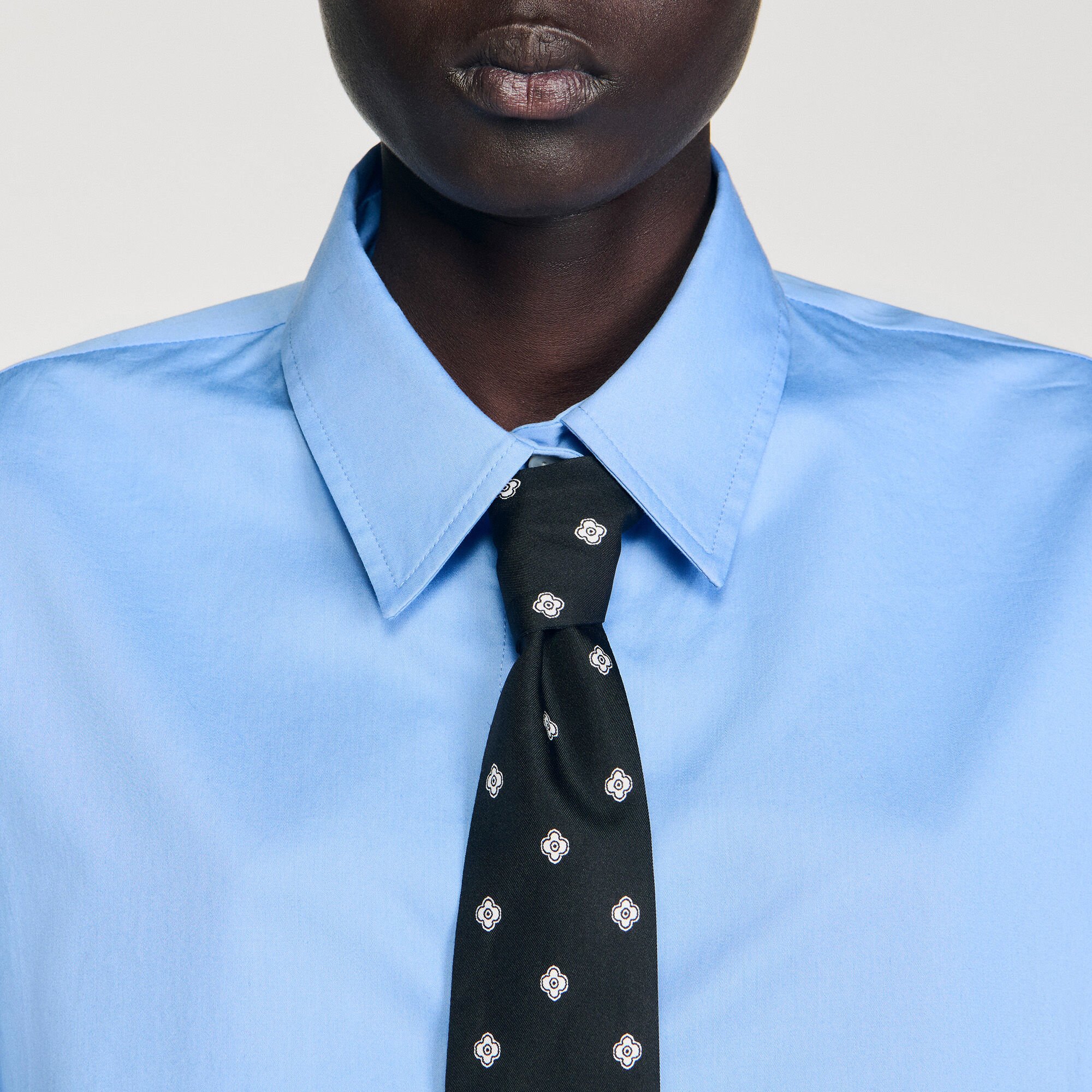 Cropped shirt with detachable tie