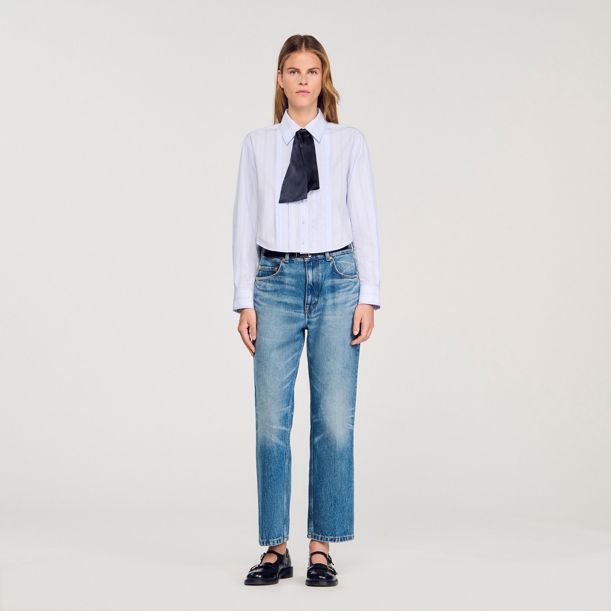 Cropped shirt with removable tie