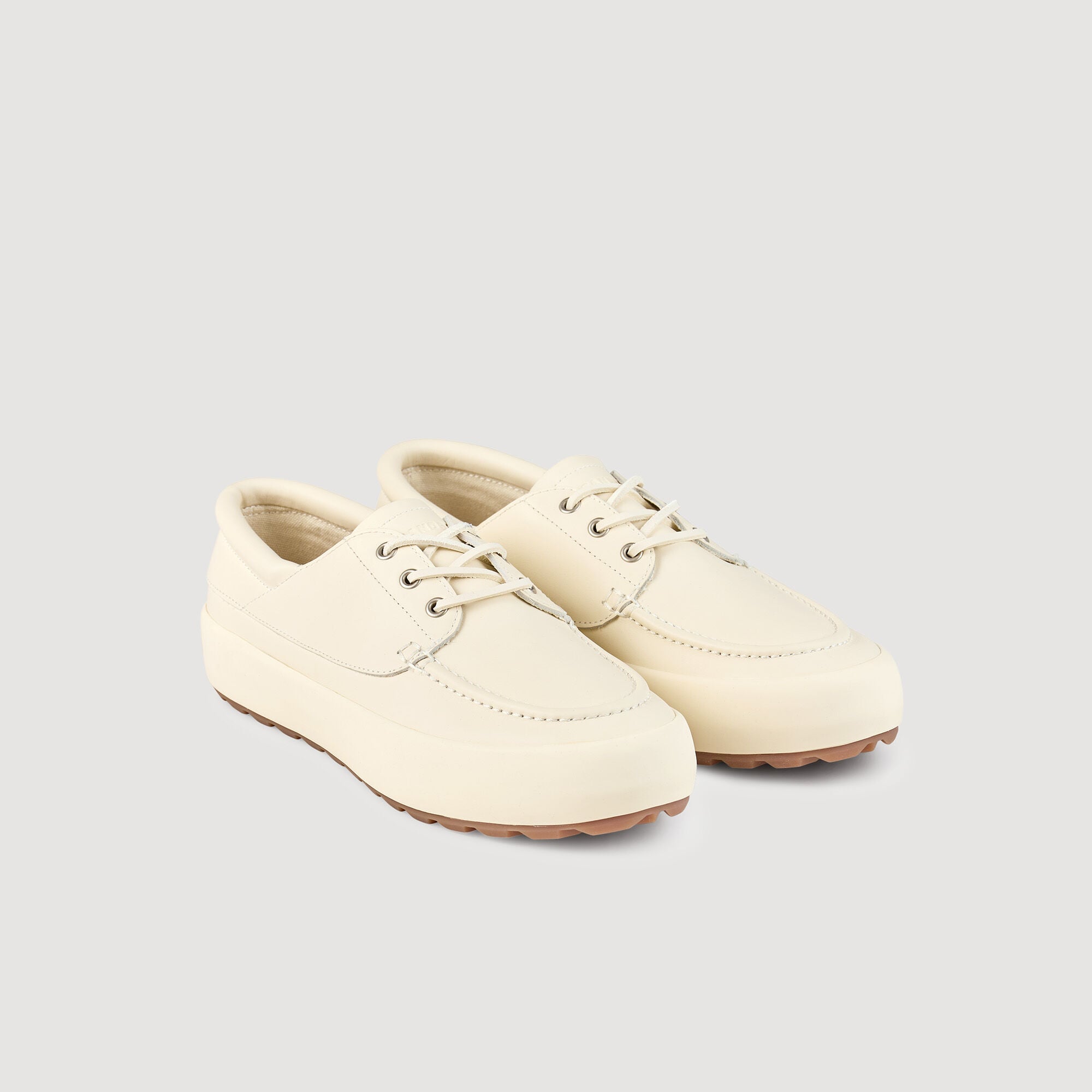 Leather boat shoes in Off-White for Men | Sandro Paris